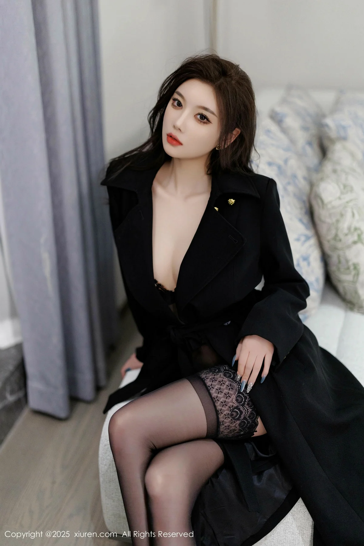 杨晨晨Yome性感黑色情趣内衣配黑丝袜秀丰腴身材绝美写真 第 30 张