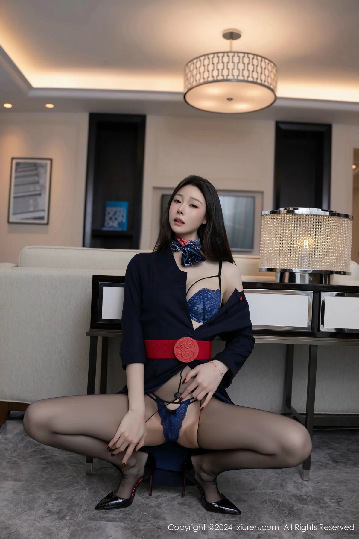小逗逗深色制服露紫色内衣配开档黑丝秀曼妙身姿绝美写真 第 26 张