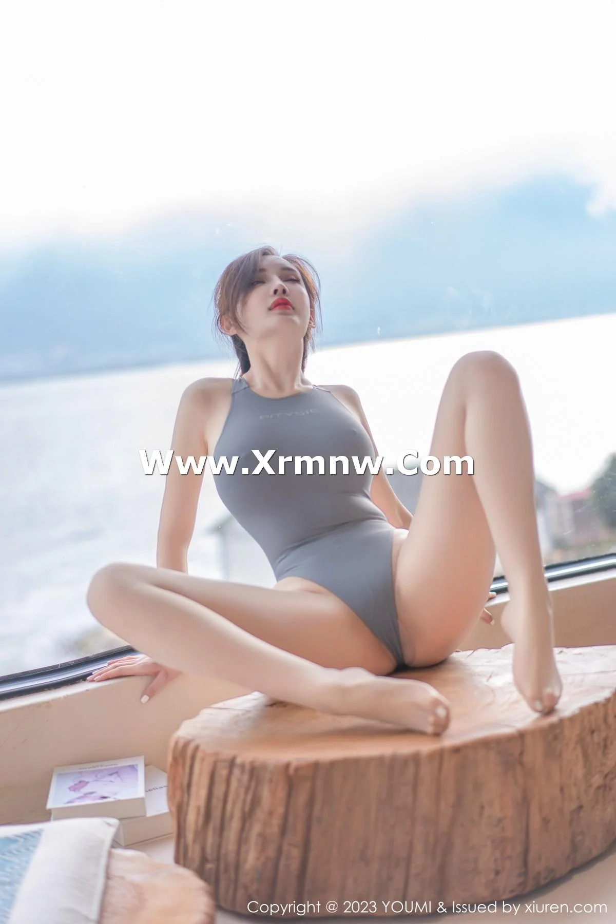 Carol周妍希大理旅拍性感蓝灰泳装秀丰满身材迷人绝美写真 第 117 张