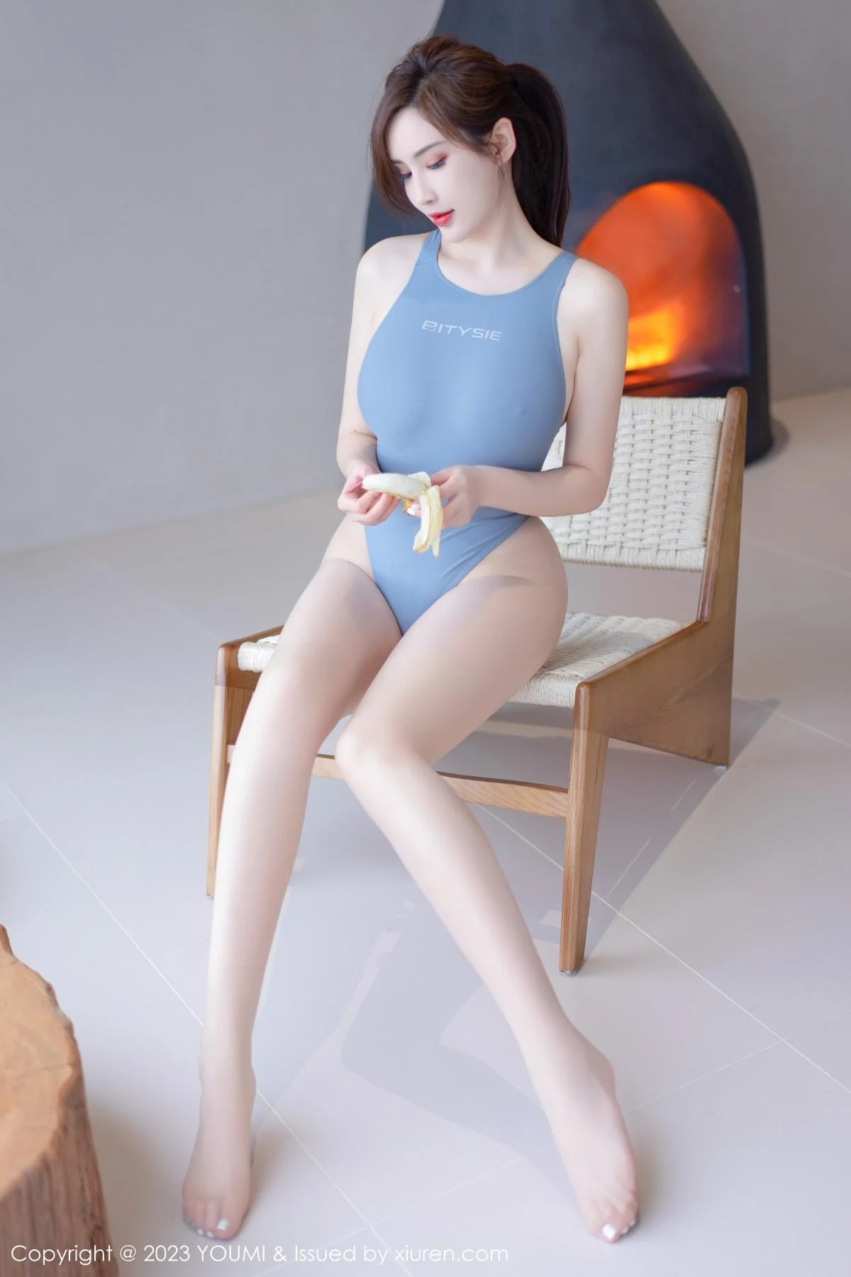 Carol周妍希大理旅拍性感蓝灰泳装秀丰满身材迷人绝美写真 第 53 张