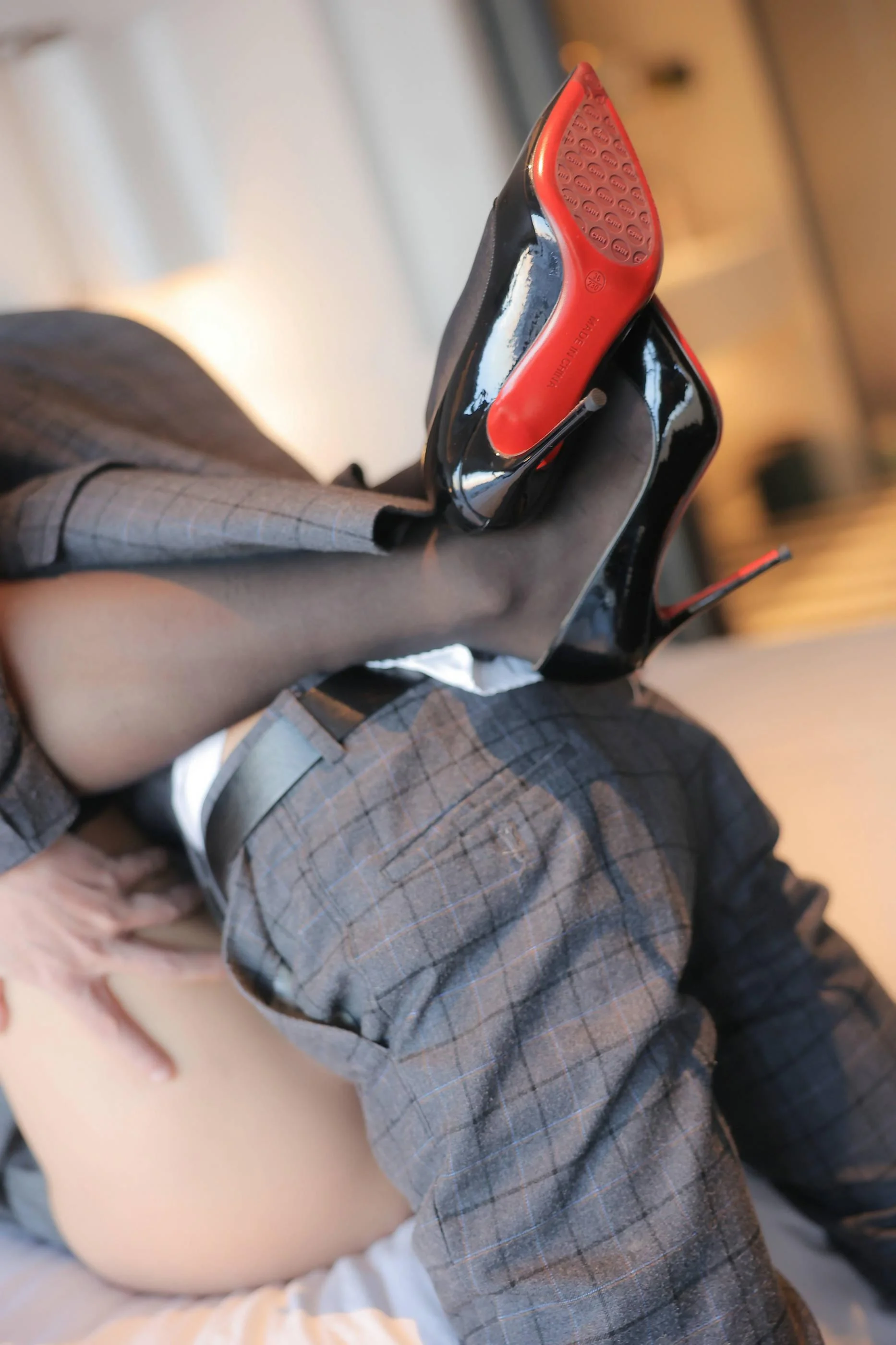 [秀人付费] 麦田 诱人私拍福利 职业OL制服 第 141 张