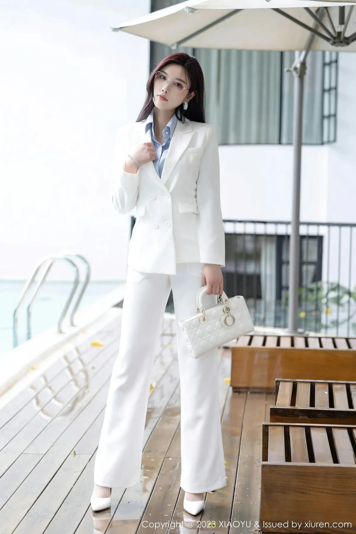 杨晨晨Yome脱OL制服露黑色轻透内衣配超薄肉丝绝美写真 第 16 张