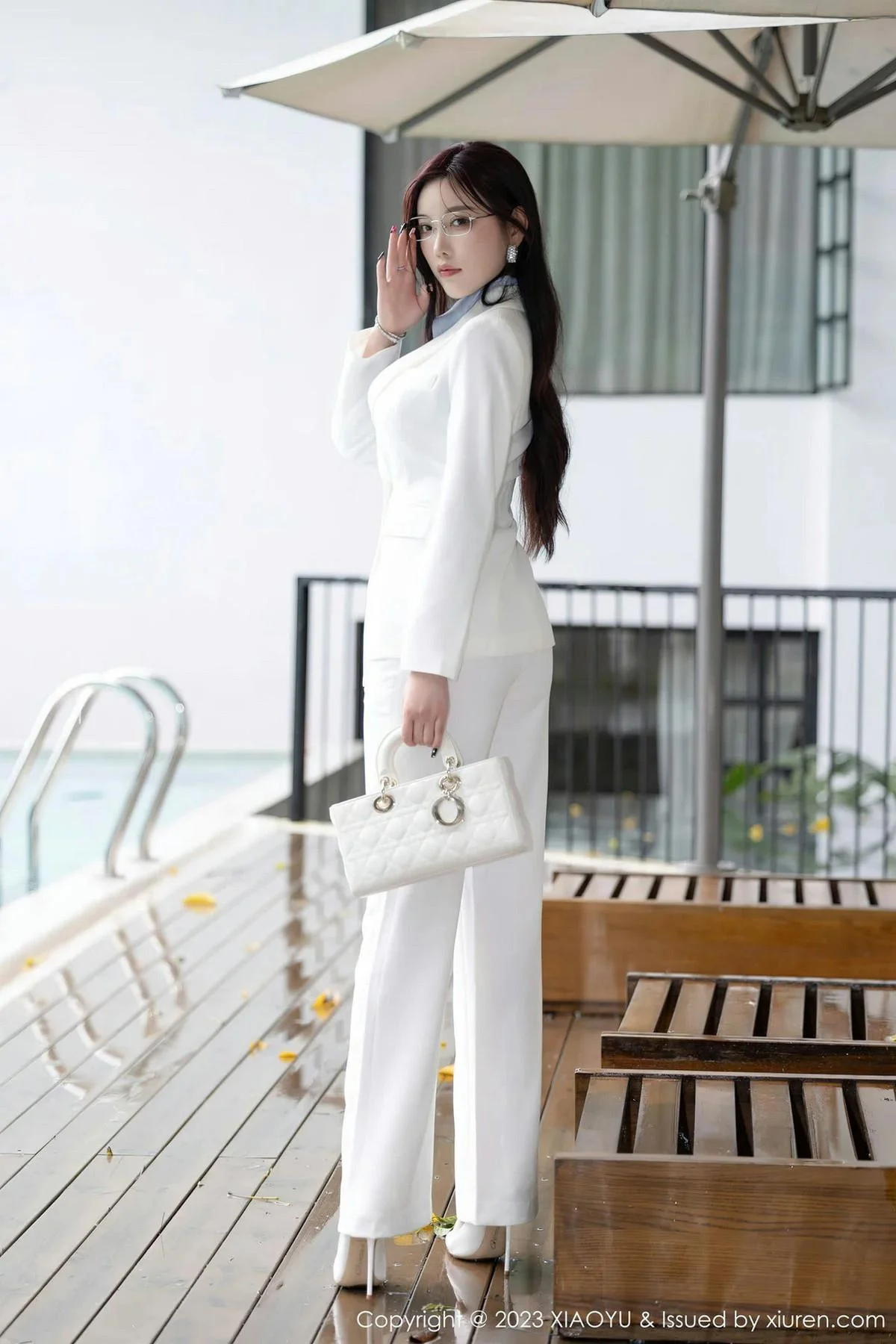 杨晨晨Yome脱OL制服露黑色轻透内衣配超薄肉丝绝美写真 第 17 张