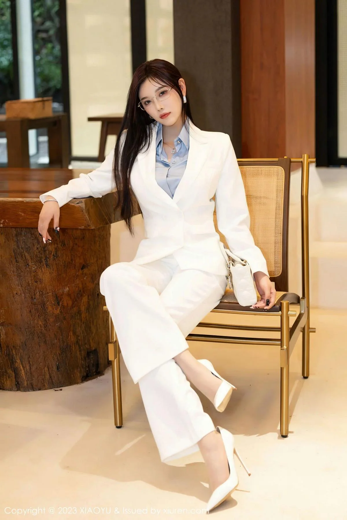 杨晨晨Yome脱OL制服露黑色轻透内衣配超薄肉丝绝美写真 第 23 张