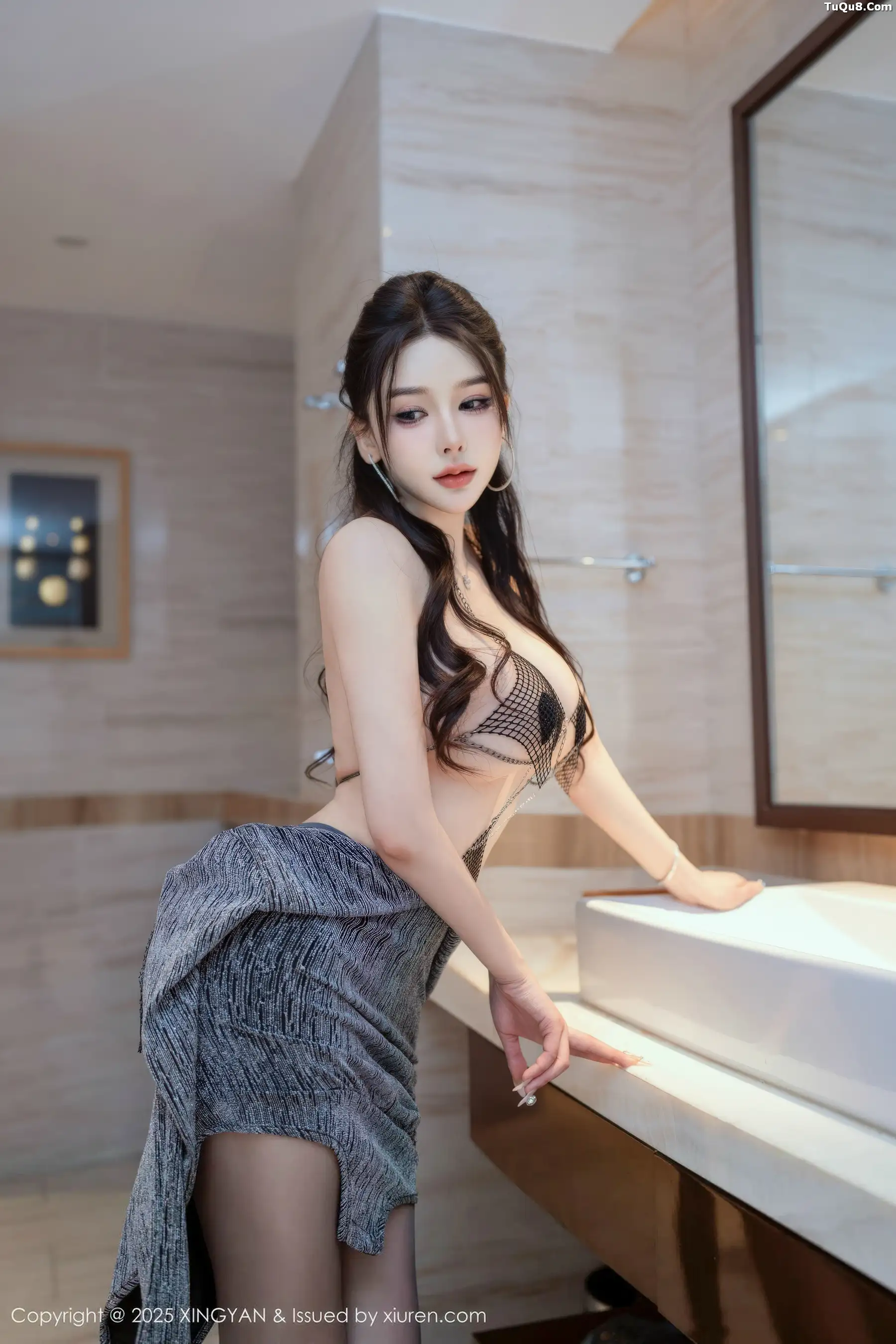 李丽莎灰色连衣短裙露金属情趣内衣秀惹火身材绝美写真 第 45 张