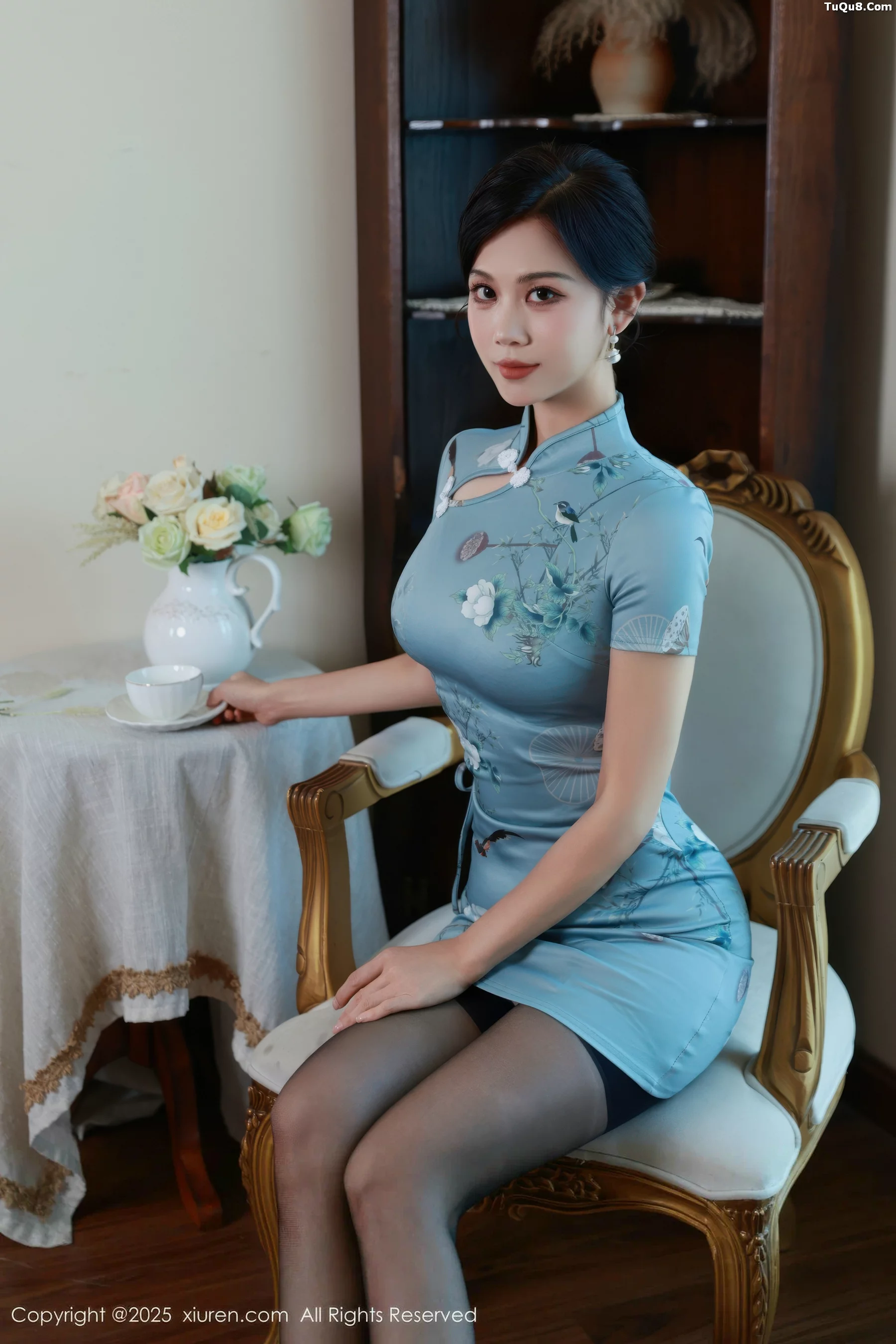玫瑰我爱你性感旗袍露黑色内衣配黑丝吊袜秀凹凸身材绝美写真 第 15 张