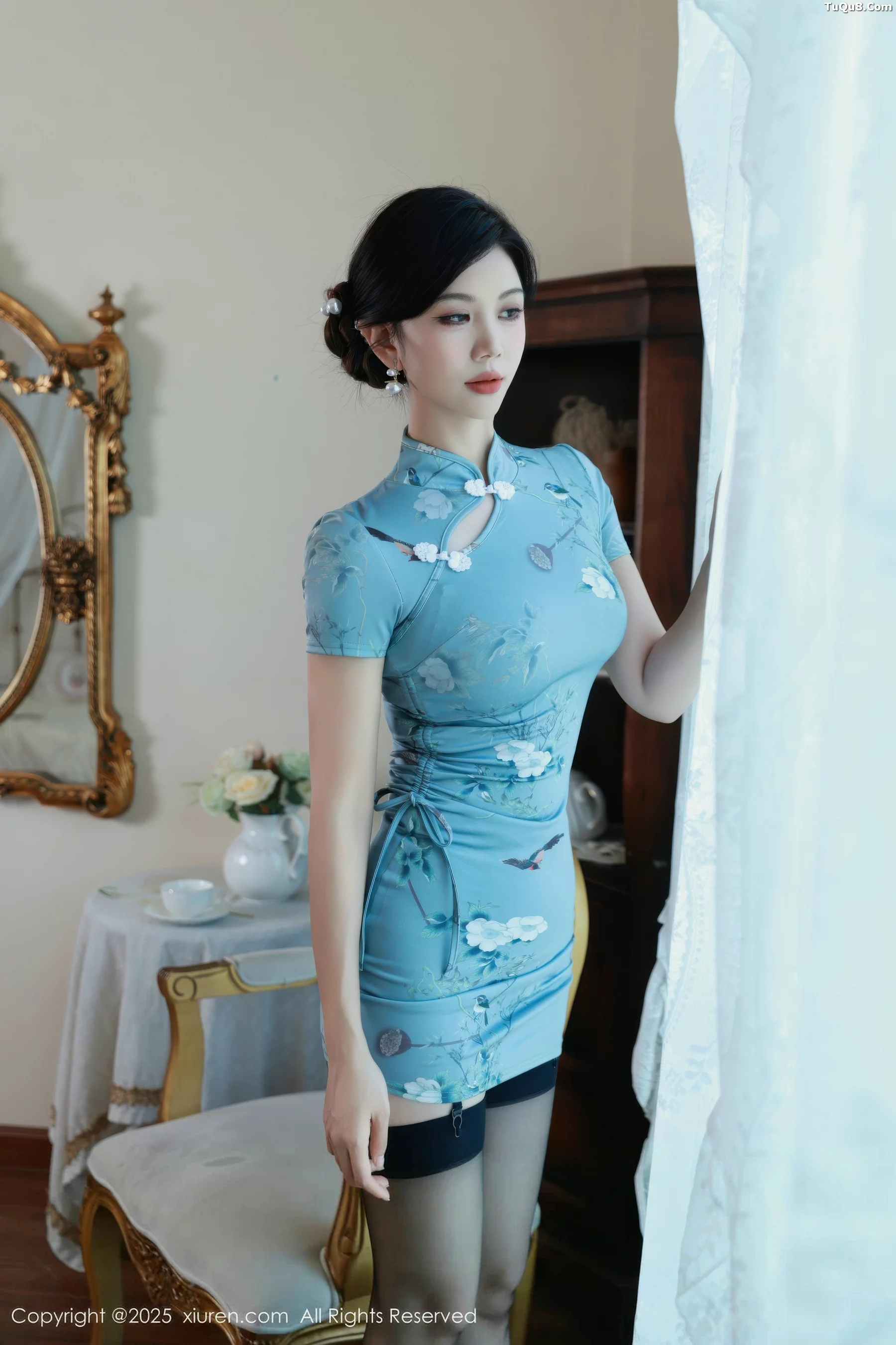玫瑰我爱你性感旗袍露黑色内衣配黑丝吊袜秀凹凸身材绝美写真 第 20 张