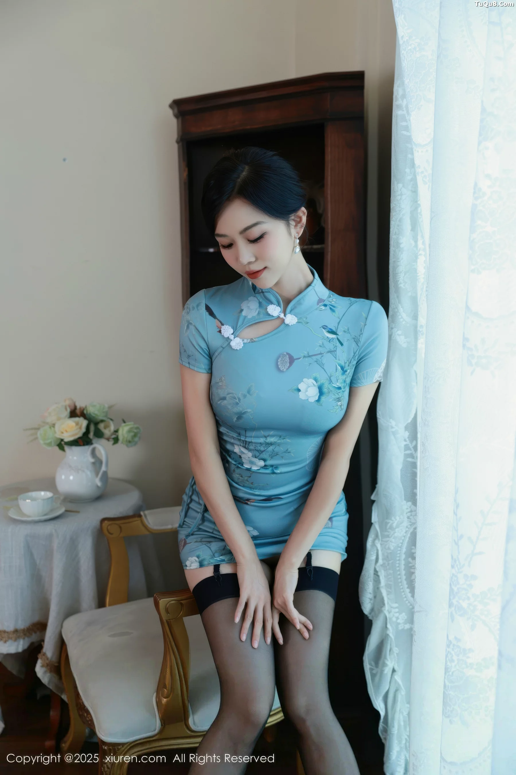 玫瑰我爱你性感旗袍露黑色内衣配黑丝吊袜秀凹凸身材绝美写真 第 33 张