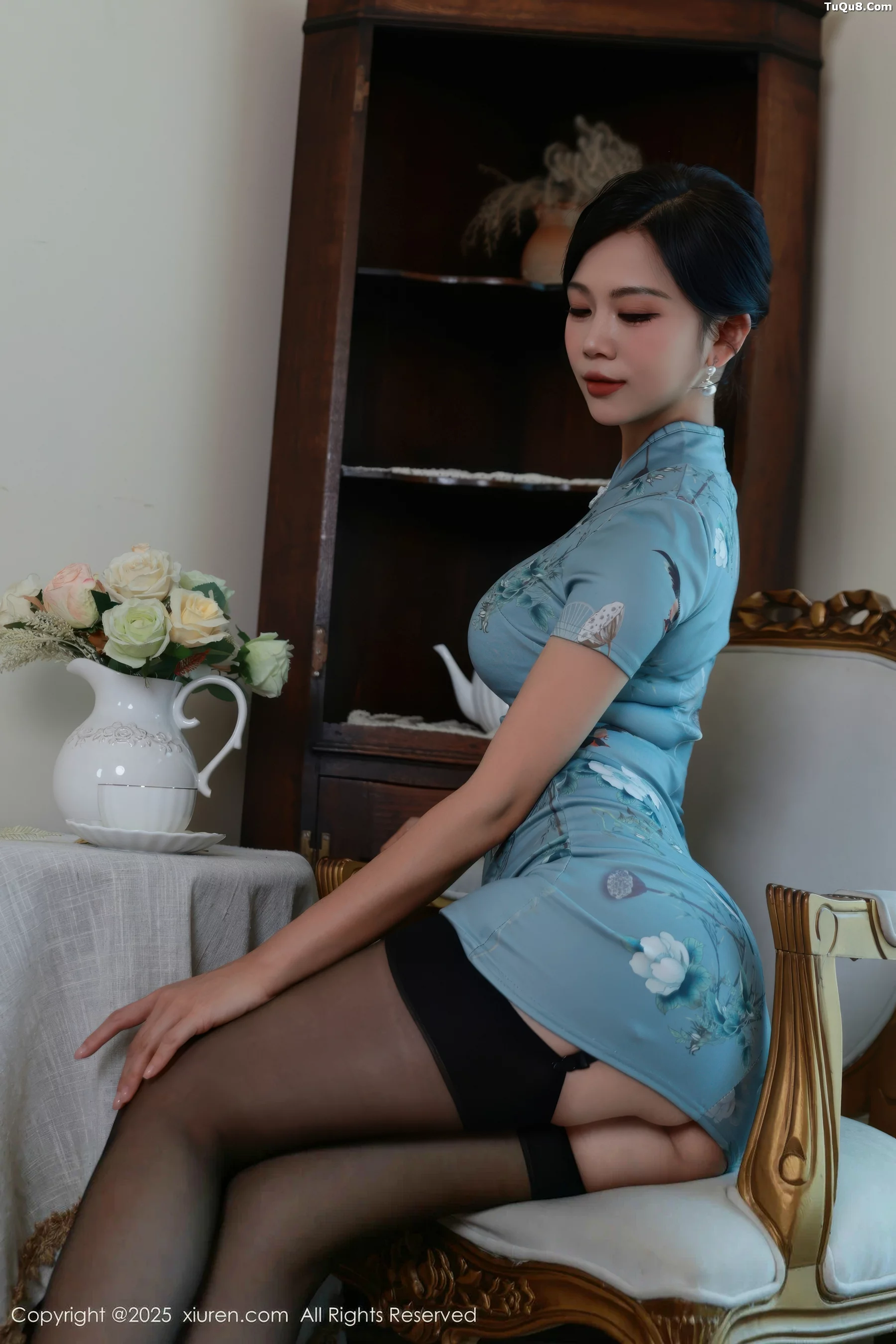 玫瑰我爱你性感旗袍露黑色内衣配黑丝吊袜秀凹凸身材绝美写真 第 38 张