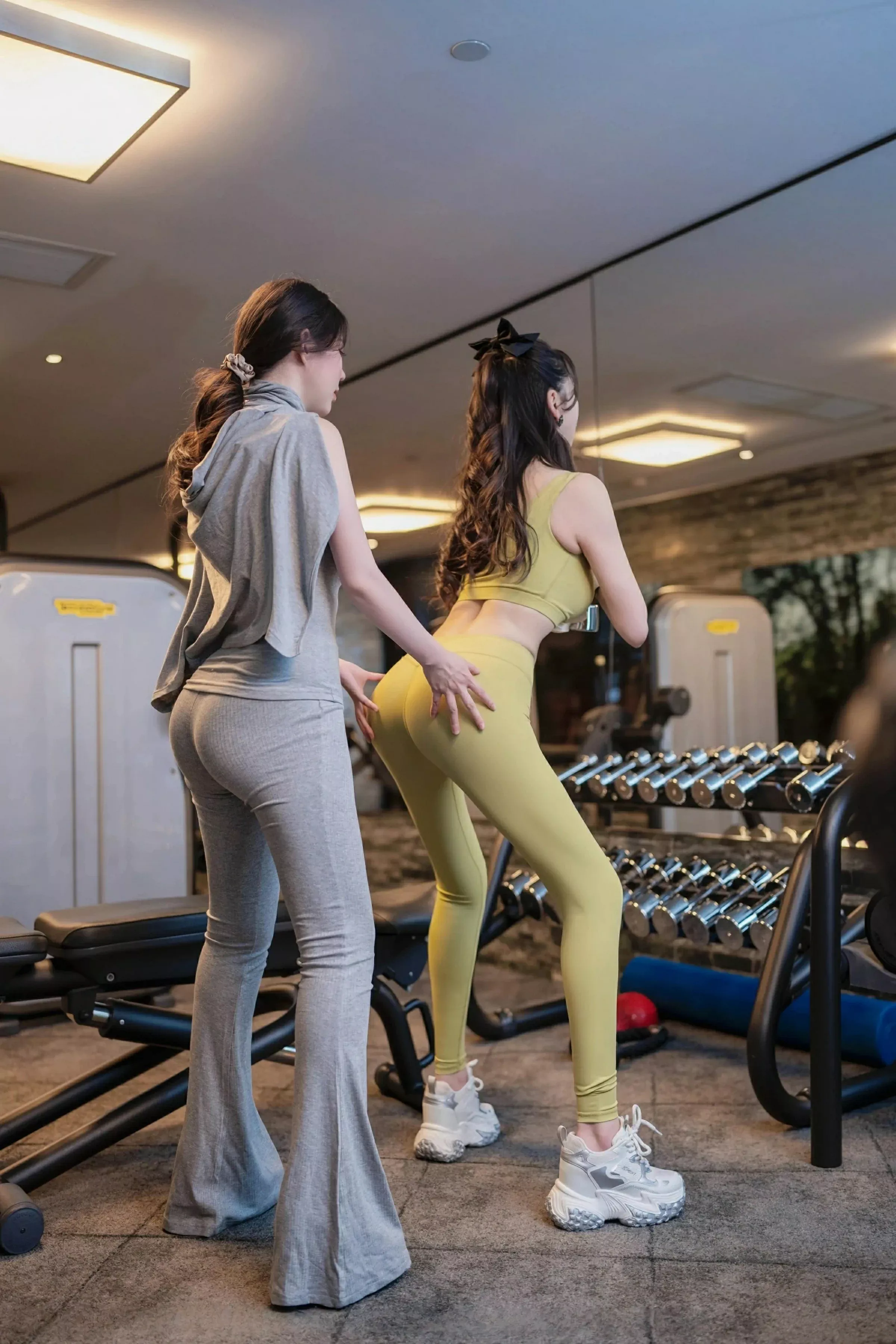 合集李丽莎性感紧身运动套装秀完美身材惹火绝美写真 第 14 张