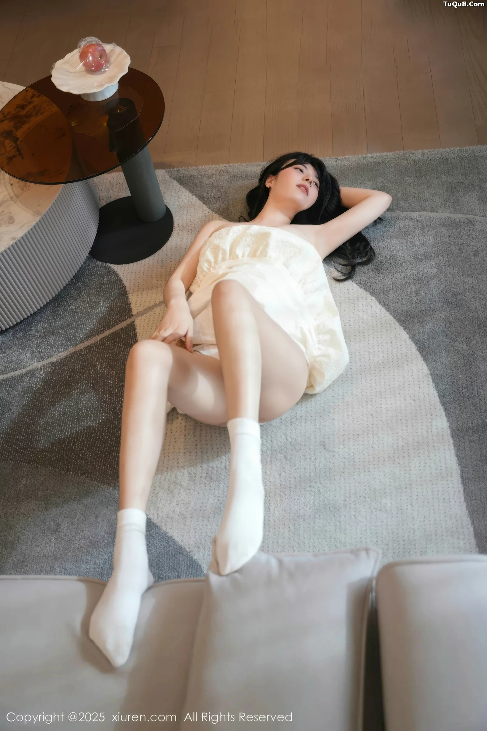 软情性感浅色连衣短裙配白色腿袜秀翘臀撩人绝美写真 第 100 张