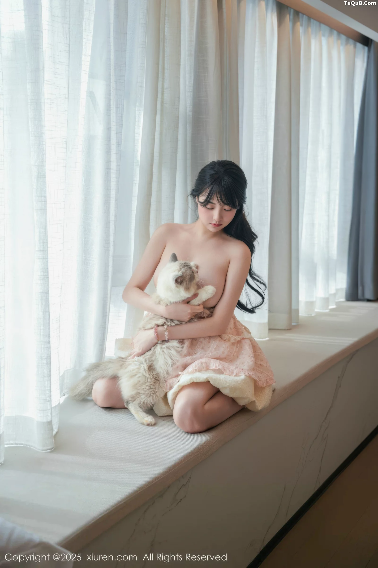 软情性感浅色连衣短裙配白色腿袜秀翘臀撩人绝美写真 第 53 张