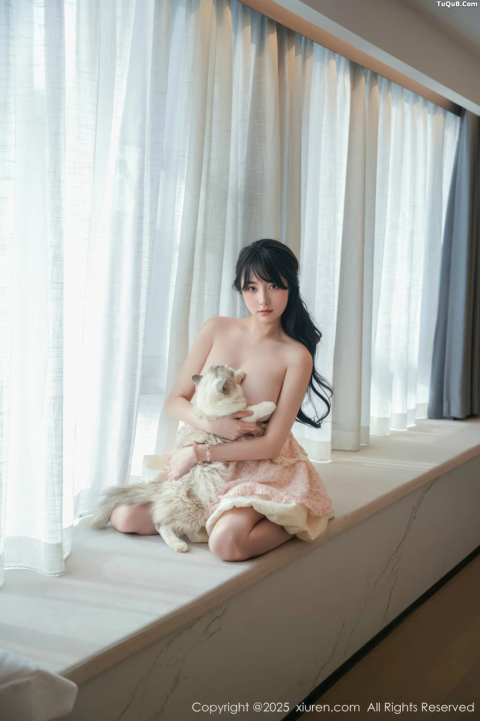 软情性感浅色连衣短裙配白色腿袜秀翘臀撩人绝美写真 第 56 张
