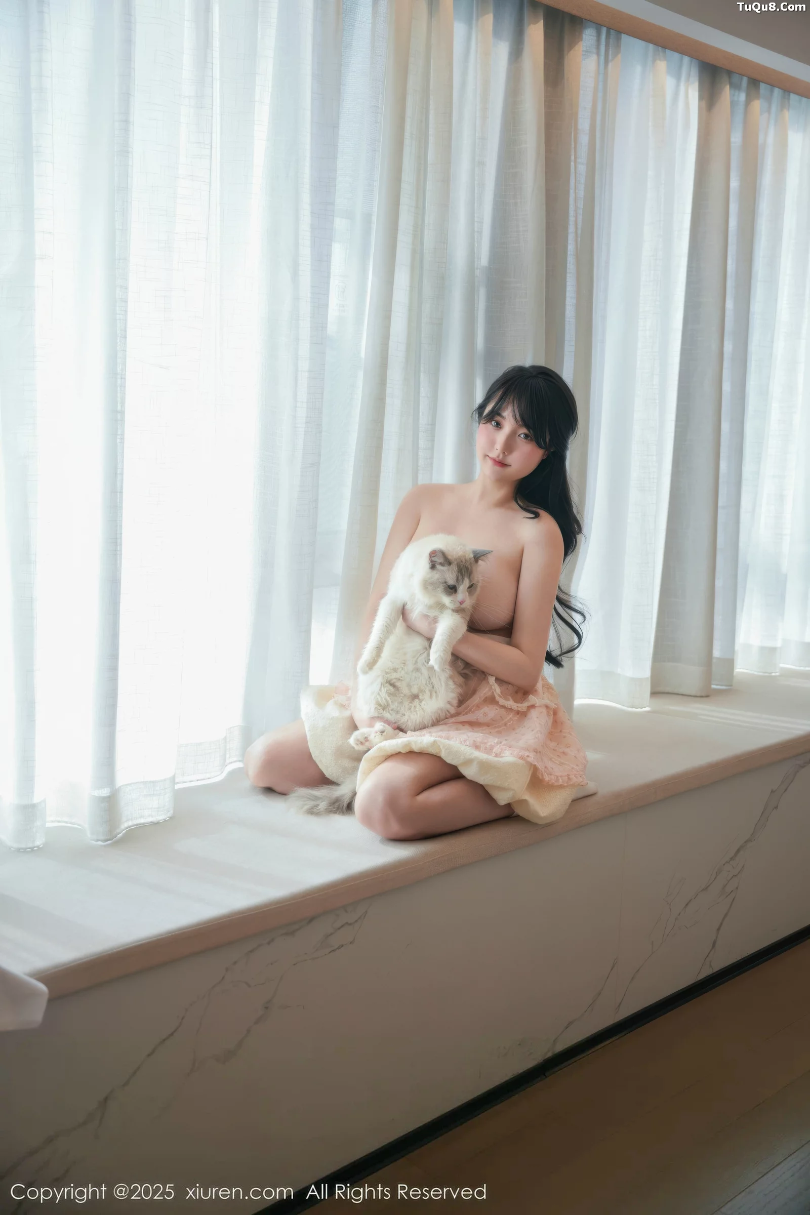 软情性感浅色连衣短裙配白色腿袜秀翘臀撩人绝美写真 第 61 张