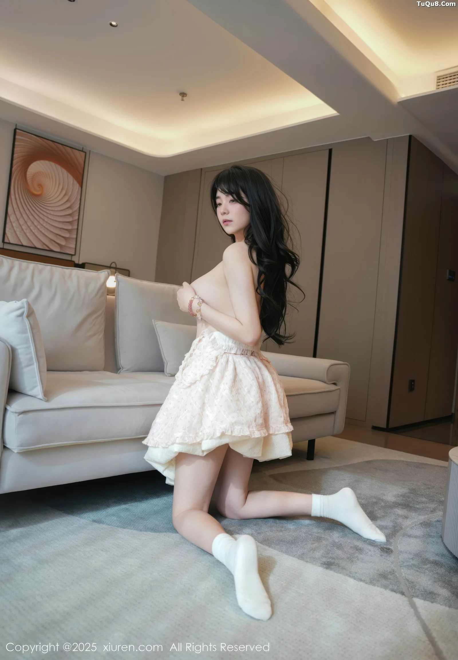 软情性感浅色连衣短裙配白色腿袜秀翘臀撩人绝美写真 第 88 张