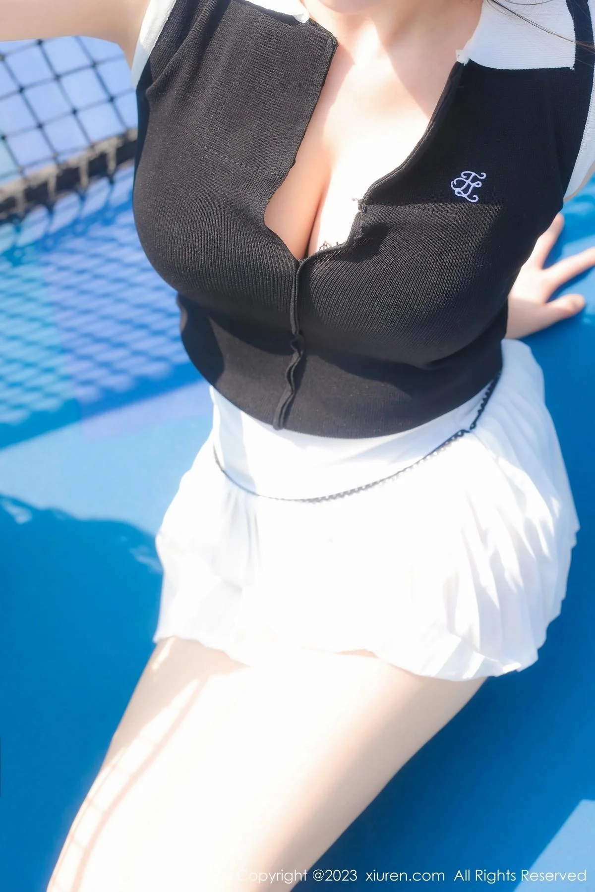 豆瓣酱性感白色短裙网球运动服饰秀翘臀美腿撩人绝美写真 第 18 张