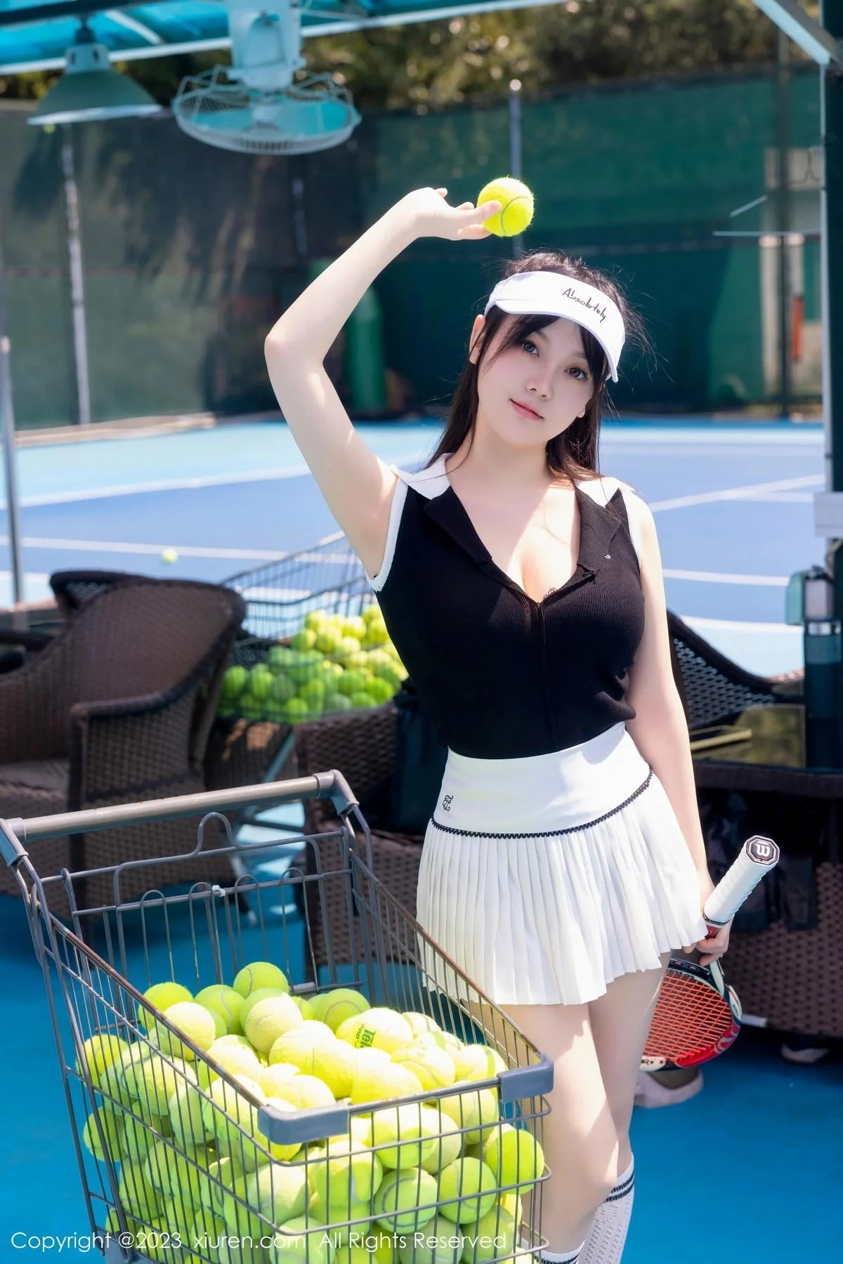 豆瓣酱性感白色短裙网球运动服饰秀翘臀美腿撩人绝美写真 第 4 张