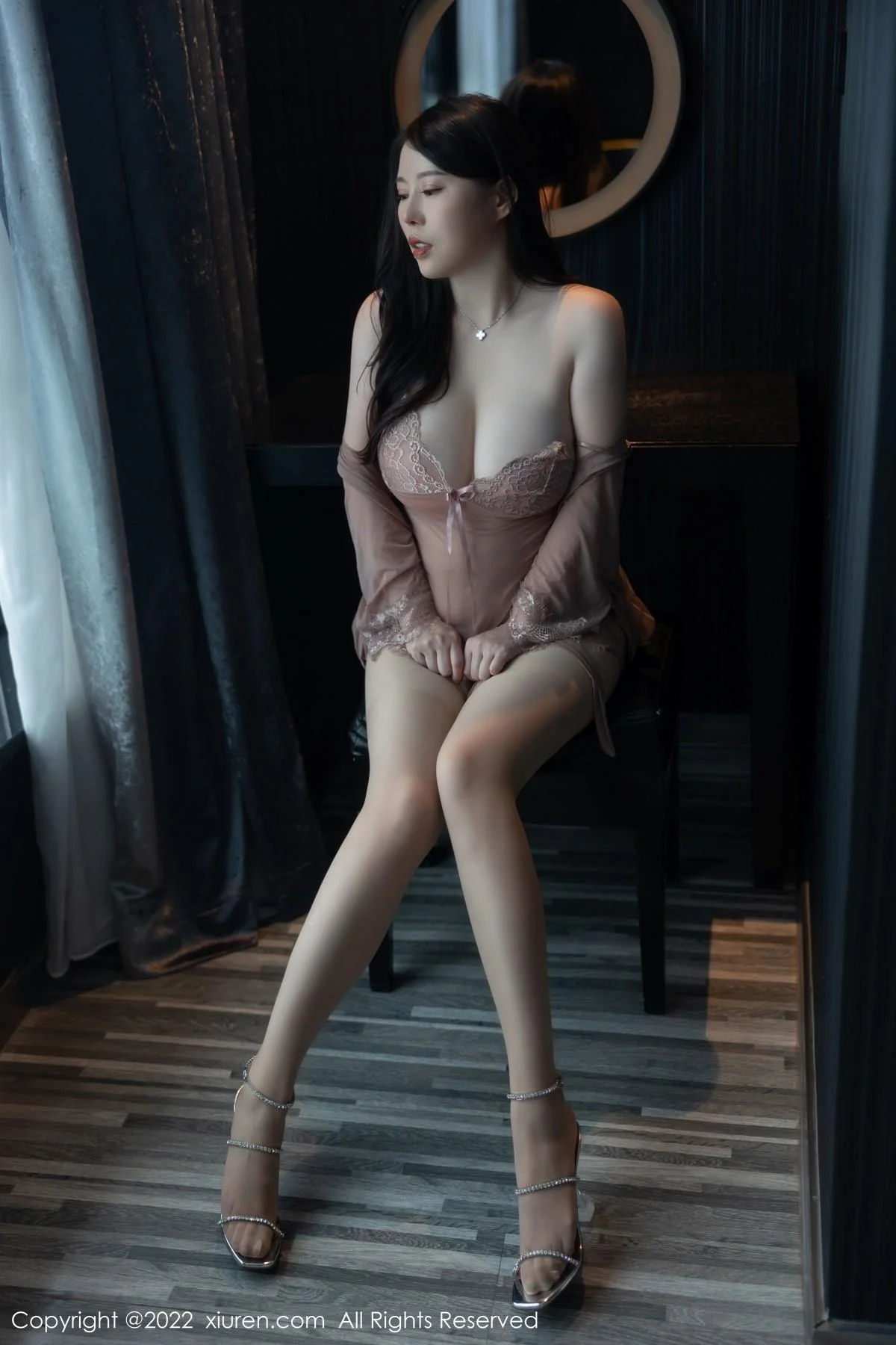 白茹雪性感浅色薄纱睡衣服配超薄肉丝秀惹火身材绝美写真 第 35 张