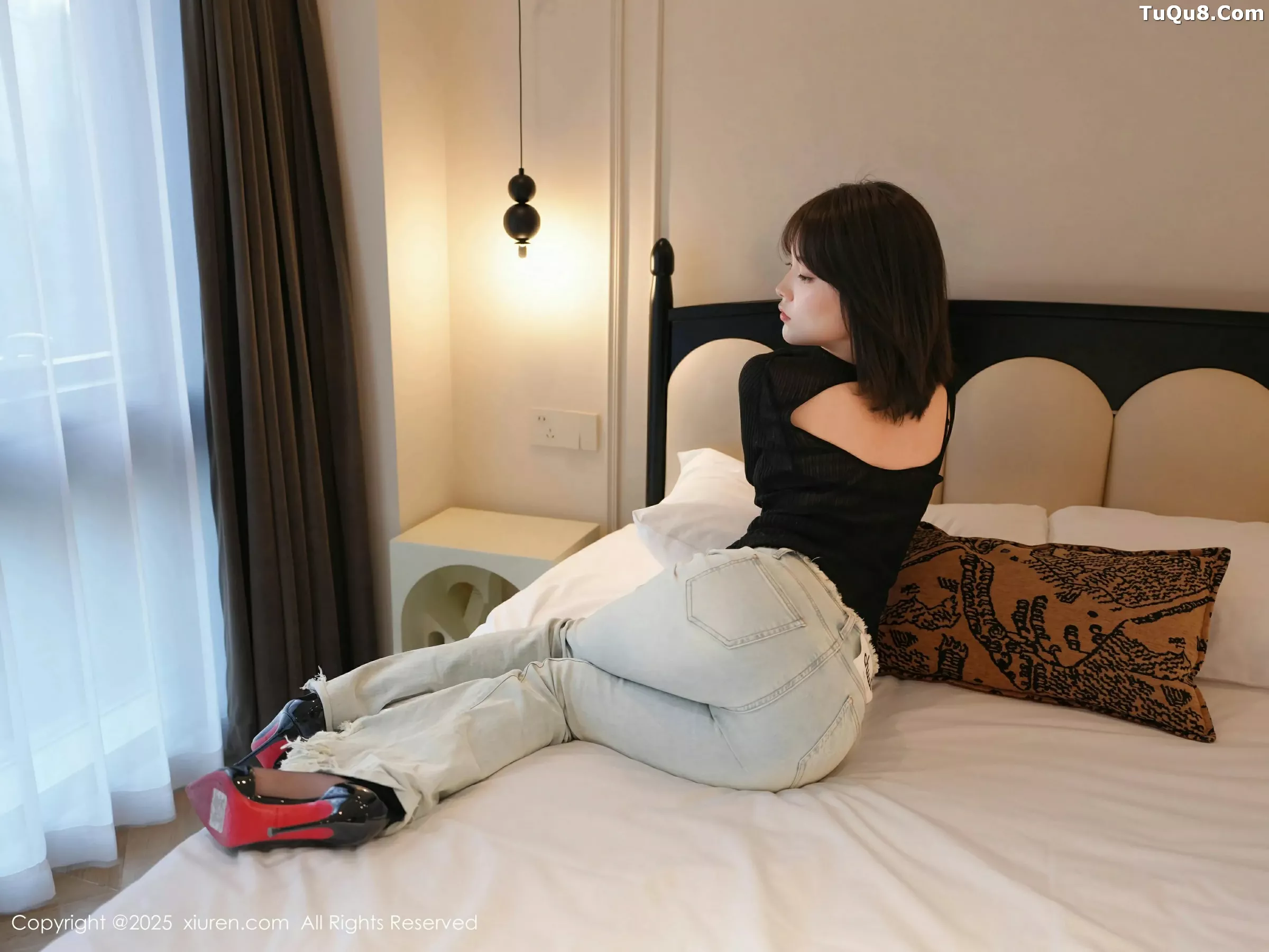 汁汁性感蓝色牛仔裤露超薄无内黑丝秀曼妙身姿绝美写真 第 19 张