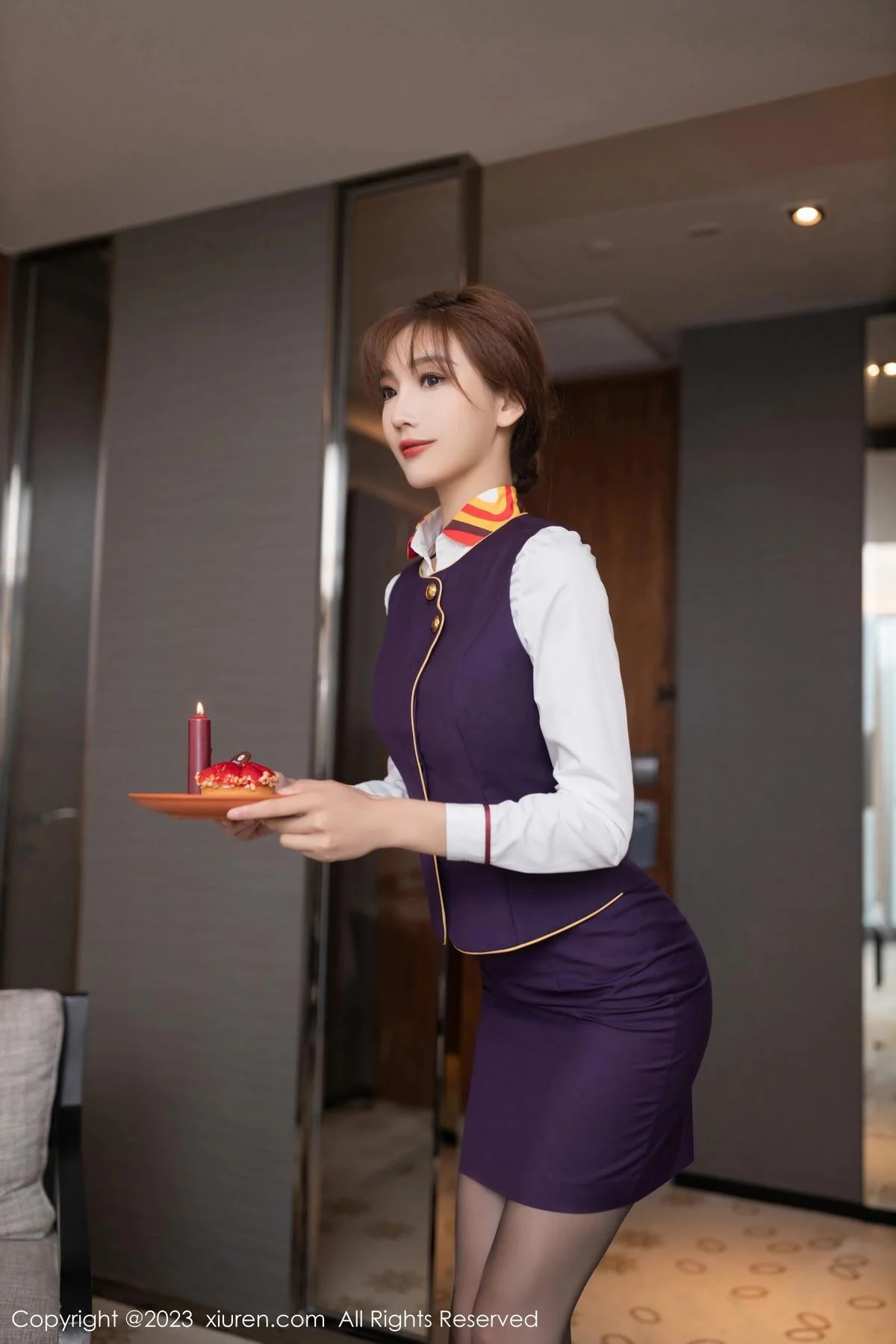 陆萱萱性感紫色空姐制服露红色薄纱内衣秀惹火身材绝美写真 第 1 张