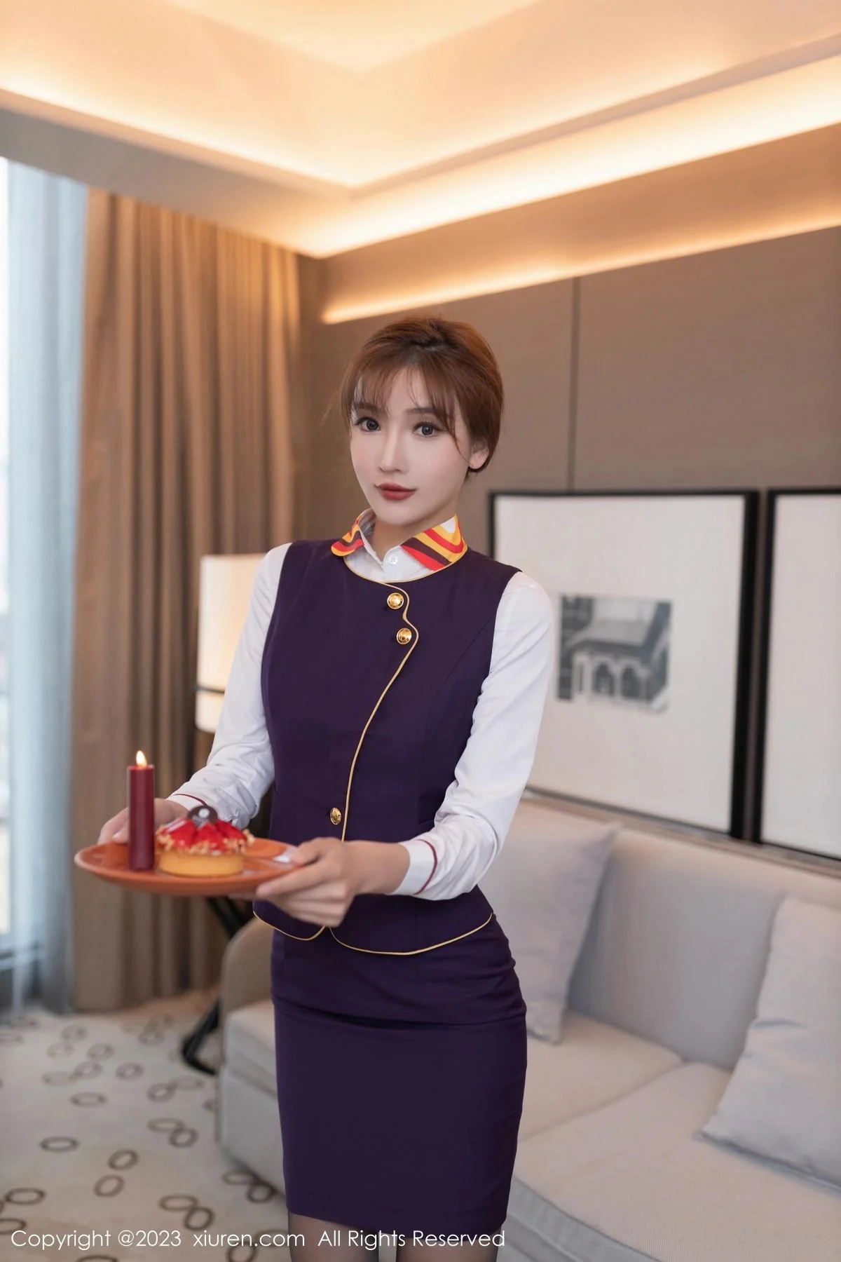 陆萱萱性感紫色空姐制服露红色薄纱内衣秀惹火身材绝美写真 第 2 张