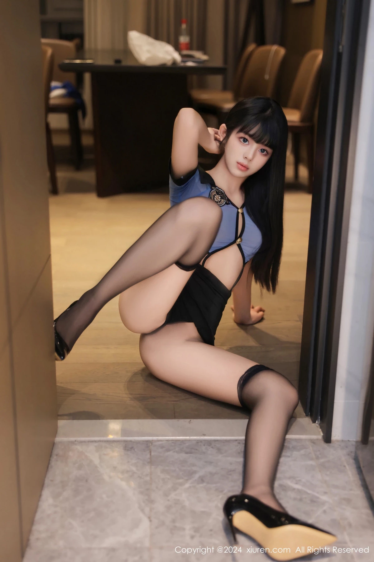 美少女@性感浅蓝色T恤配短裙露黑丝袜秀美腿绝美写真 第 53 张