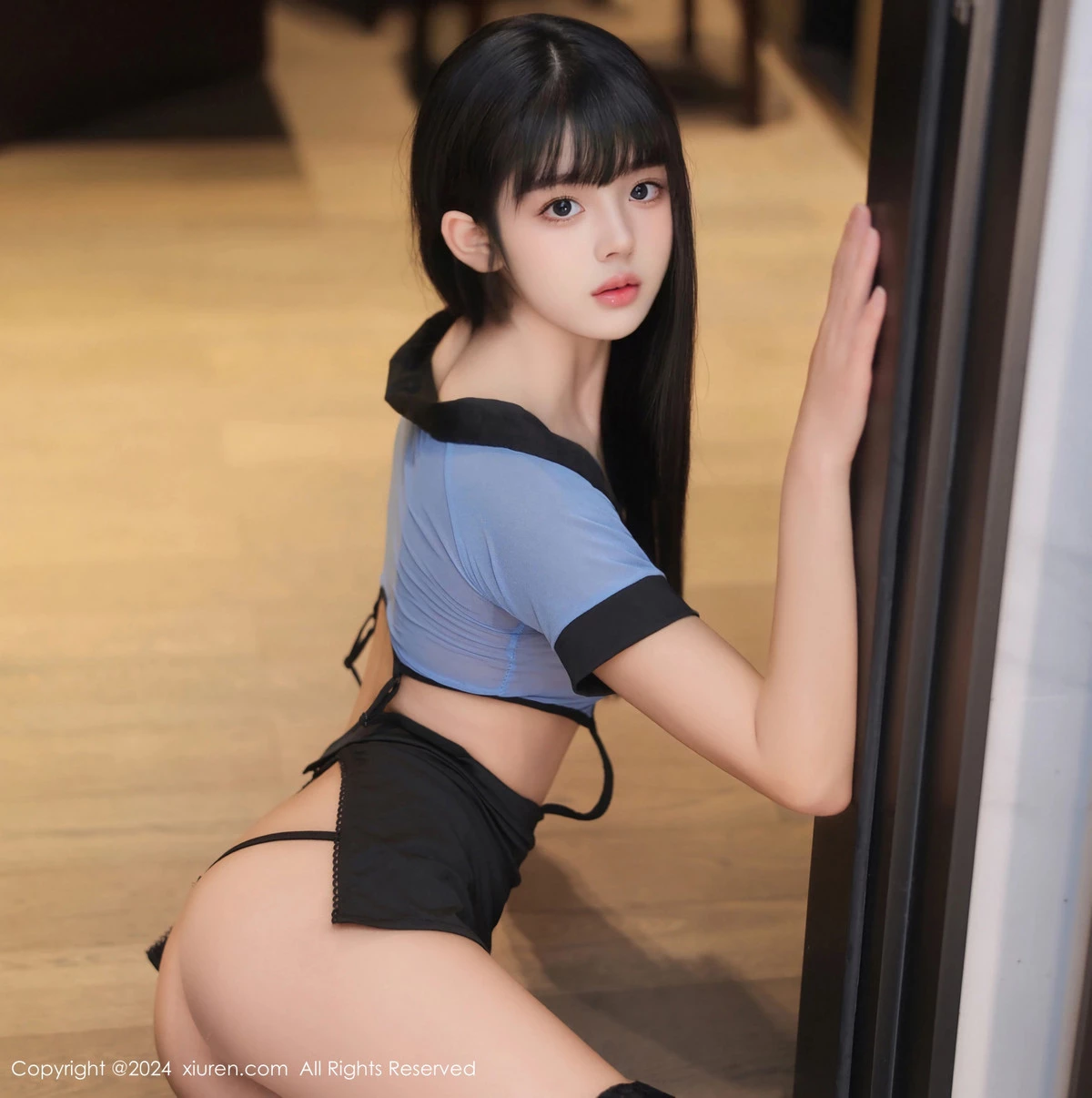 美少女@性感浅蓝色T恤配短裙露黑丝袜秀美腿绝美写真 第 60 张