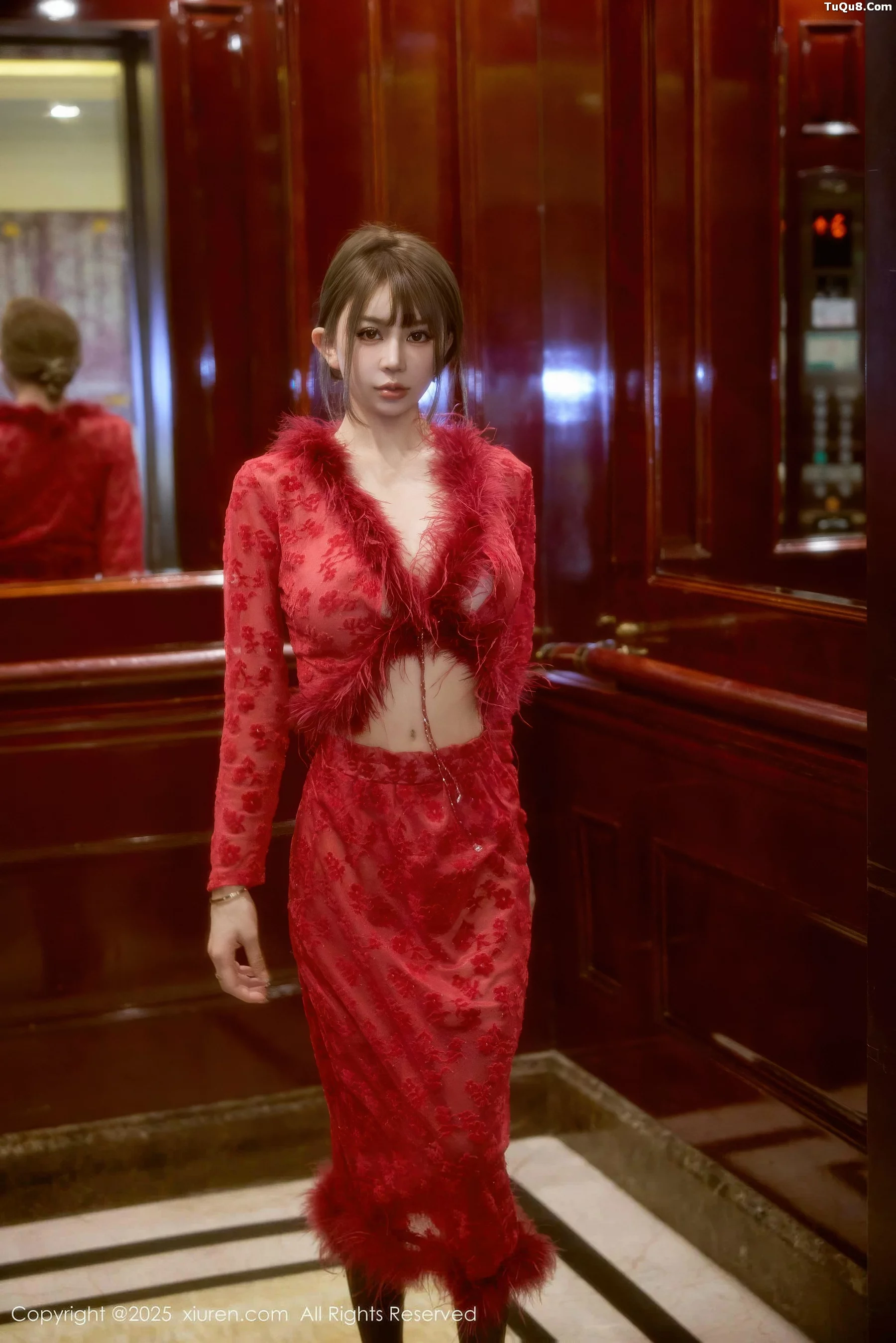 Zoe柚柚性感红色复古服饰配超薄黑丝秀凹凸身材绝美写真 第 14 张