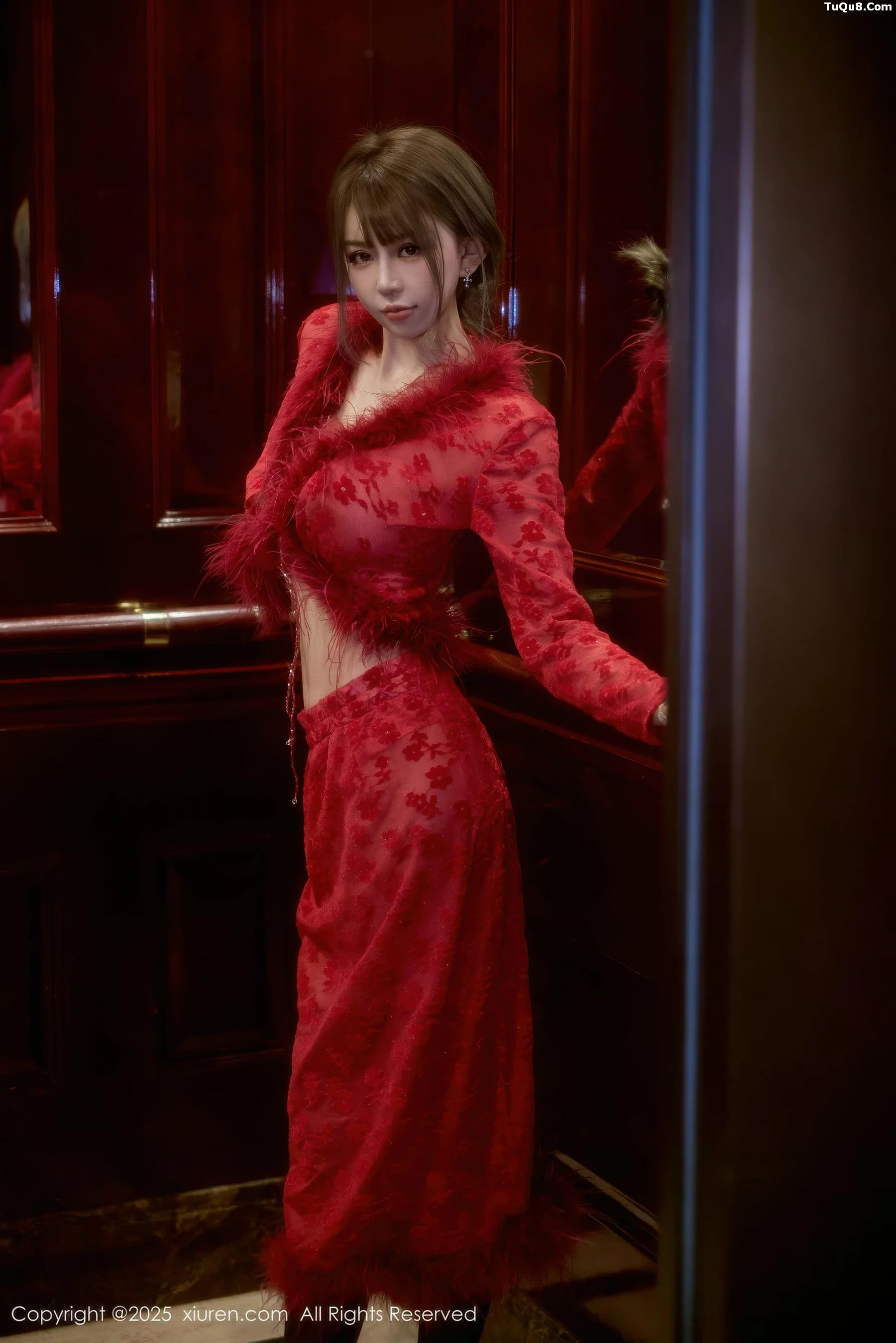 Zoe柚柚性感红色复古服饰配超薄黑丝秀凹凸身材绝美写真 第 18 张
