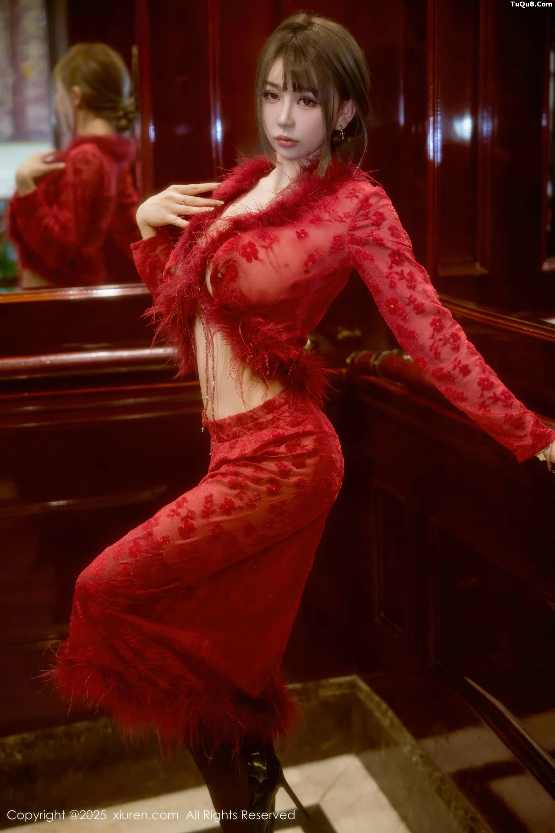 Zoe柚柚性感红色复古服饰配超薄黑丝秀凹凸身材绝美写真 第 21 张