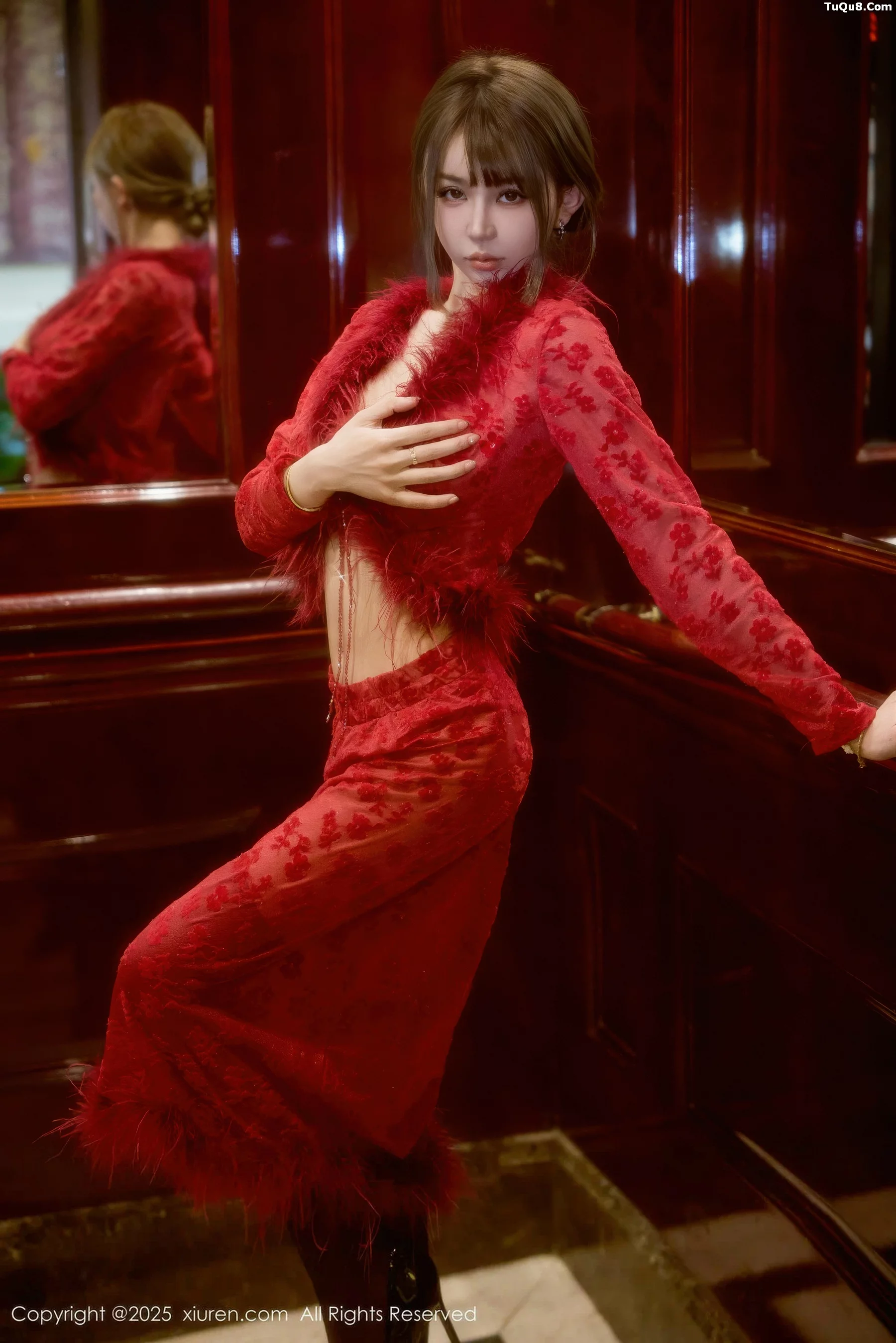 Zoe柚柚性感红色复古服饰配超薄黑丝秀凹凸身材绝美写真 第 23 张