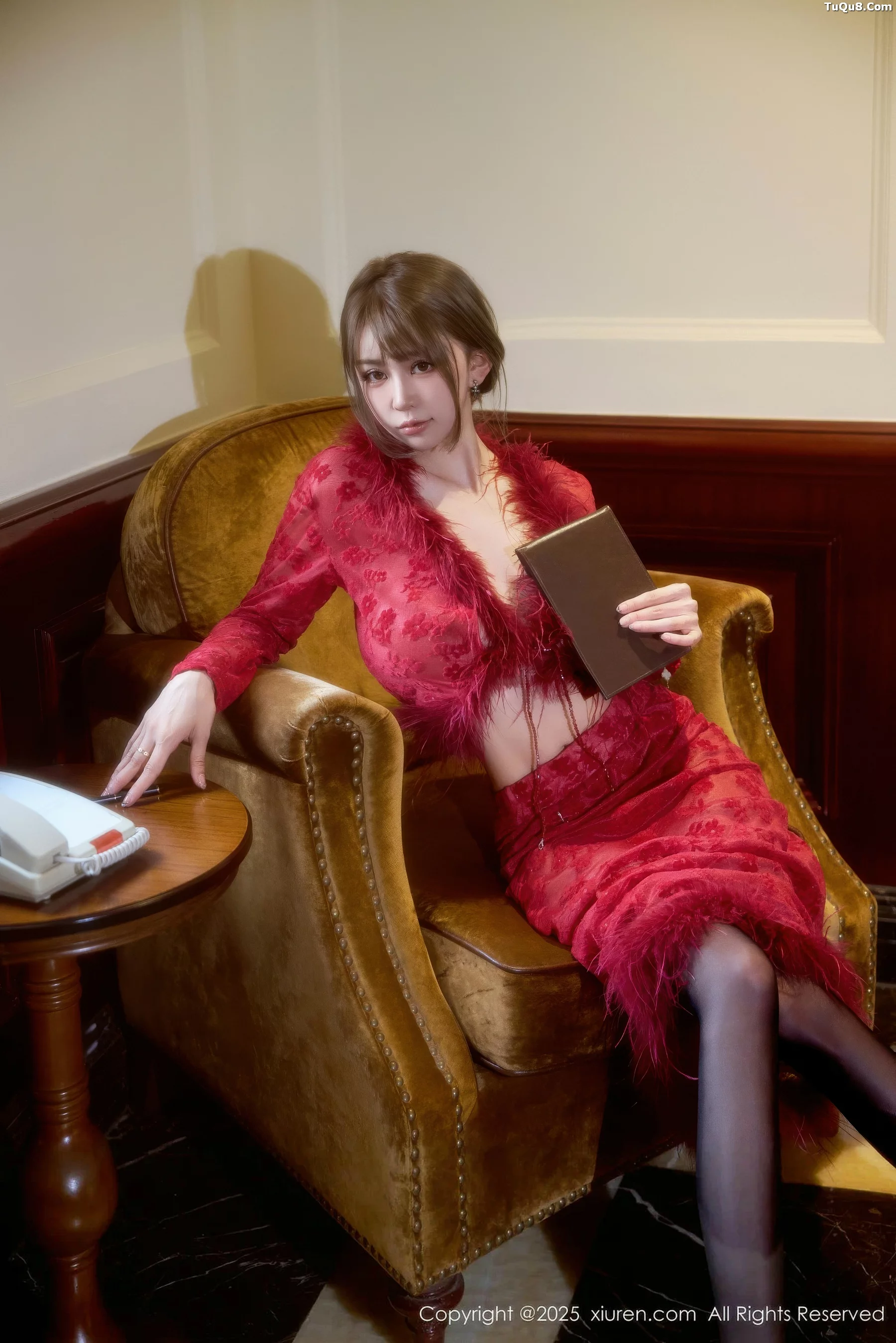 Zoe柚柚性感红色复古服饰配超薄黑丝秀凹凸身材绝美写真 第 31 张