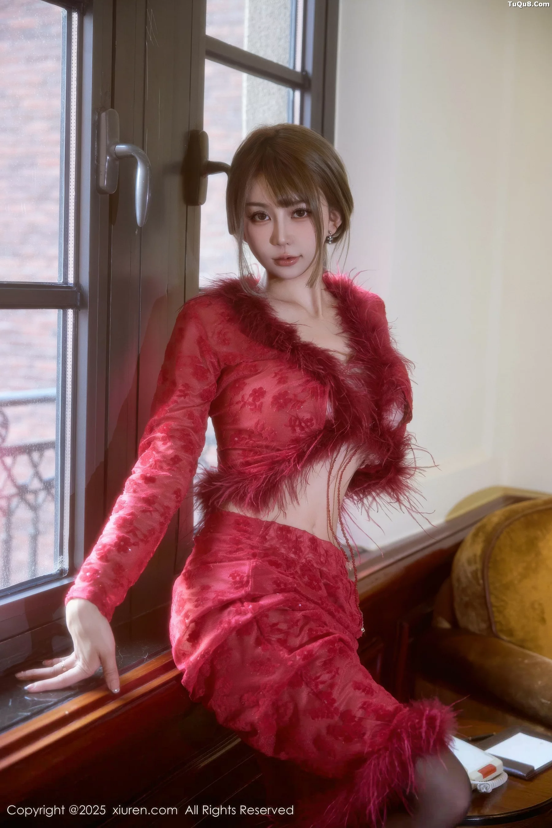 Zoe柚柚性感红色复古服饰配超薄黑丝秀凹凸身材绝美写真 第 39 张
