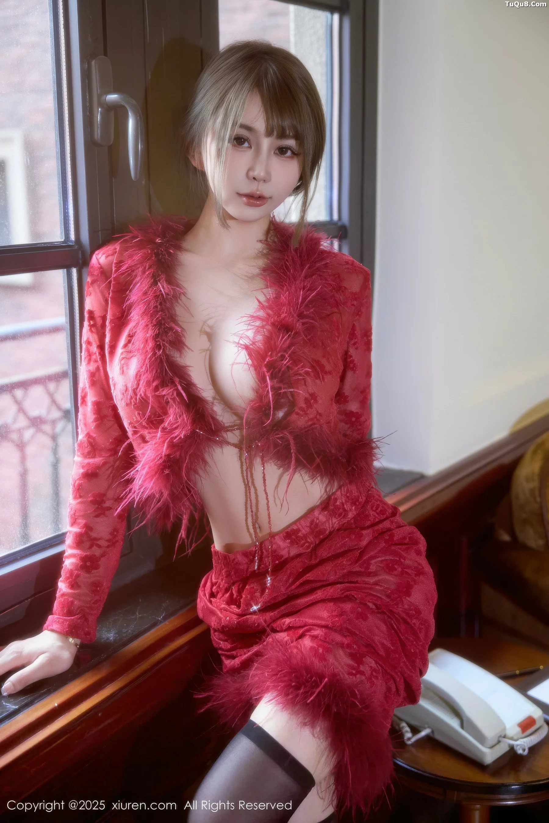 Zoe柚柚性感红色复古服饰配超薄黑丝秀凹凸身材绝美写真 第 41 张