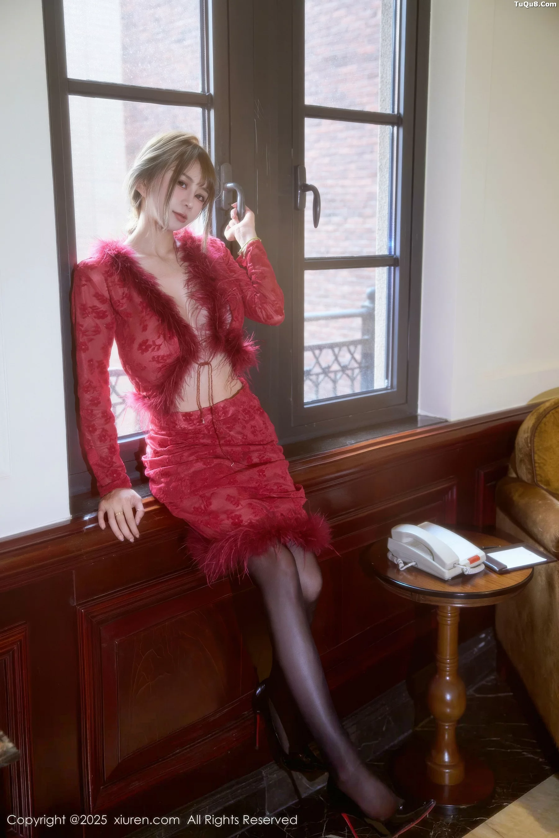 Zoe柚柚性感红色复古服饰配超薄黑丝秀凹凸身材绝美写真 第 46 张