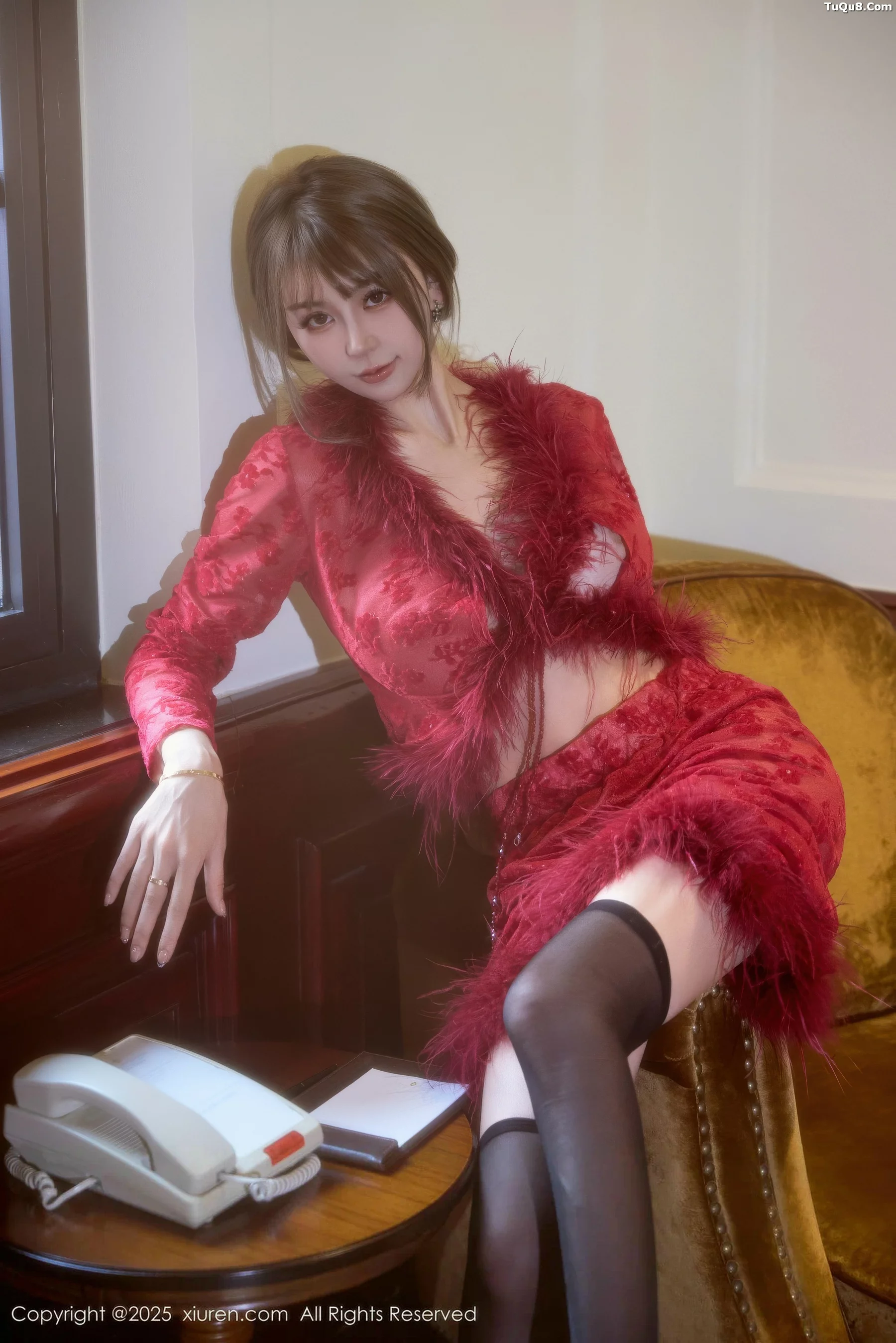 Zoe柚柚性感红色复古服饰配超薄黑丝秀凹凸身材绝美写真 第 49 张
