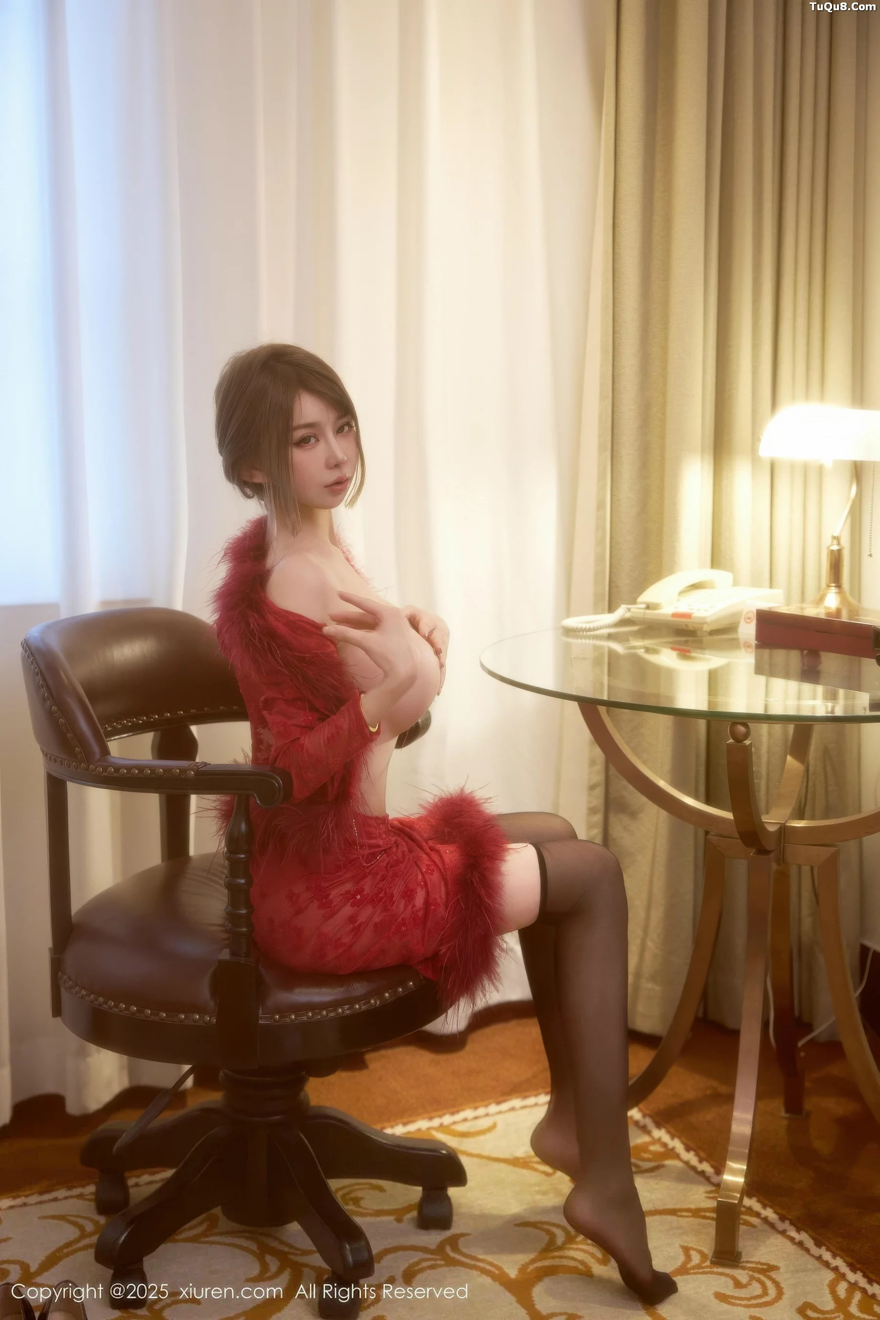Zoe柚柚性感红色复古服饰配超薄黑丝秀凹凸身材绝美写真 第 61 张