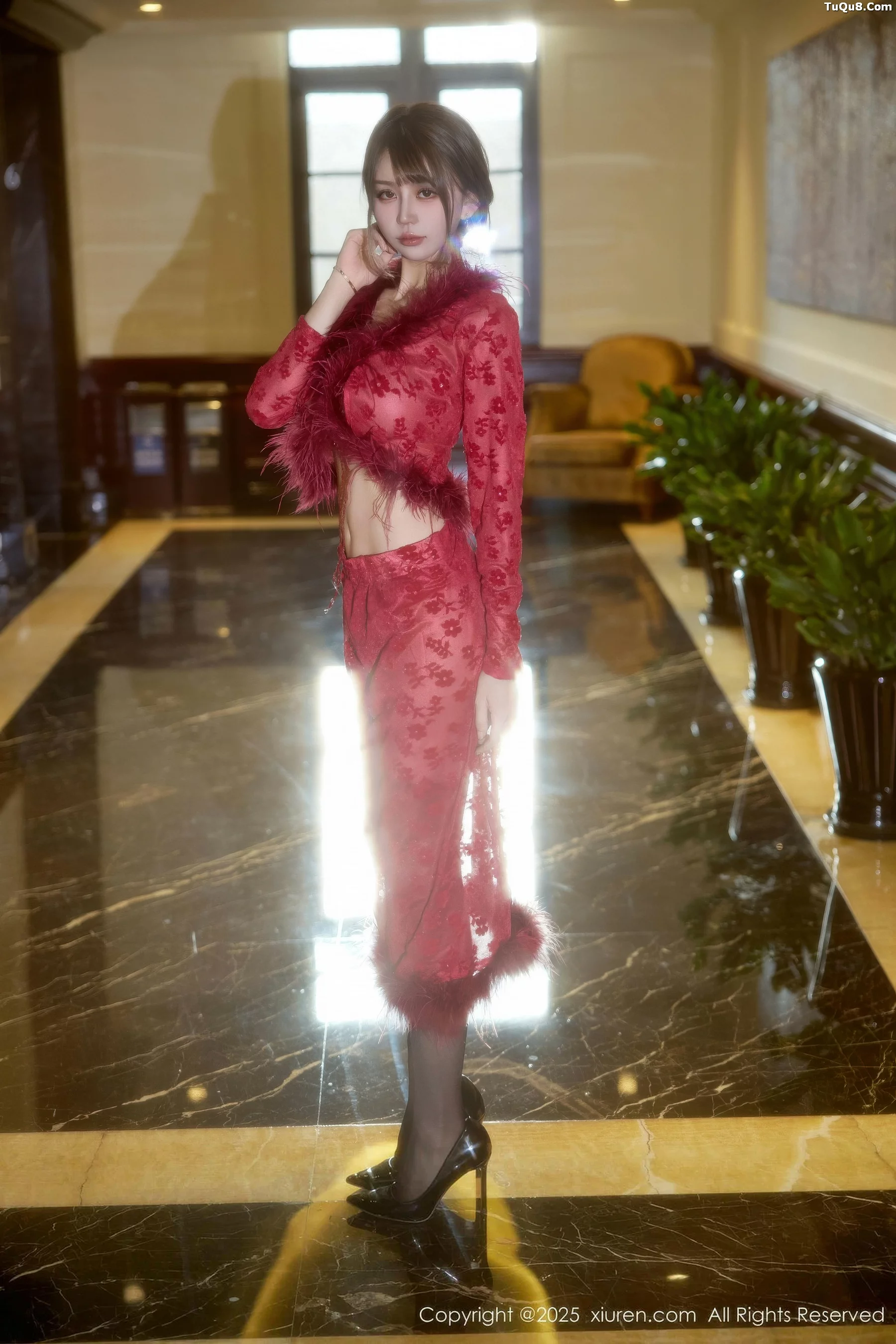Zoe柚柚性感红色复古服饰配超薄黑丝秀凹凸身材绝美写真 第 8 张
