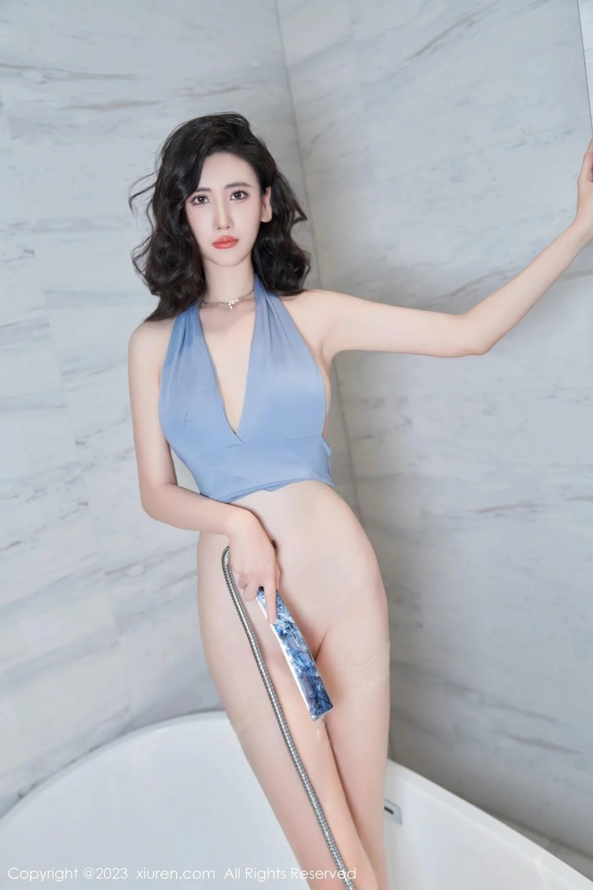 章芃芃浴室场景性感蓝色服饰配蕾丝袜秀完美身材绝美写真 第 69 张