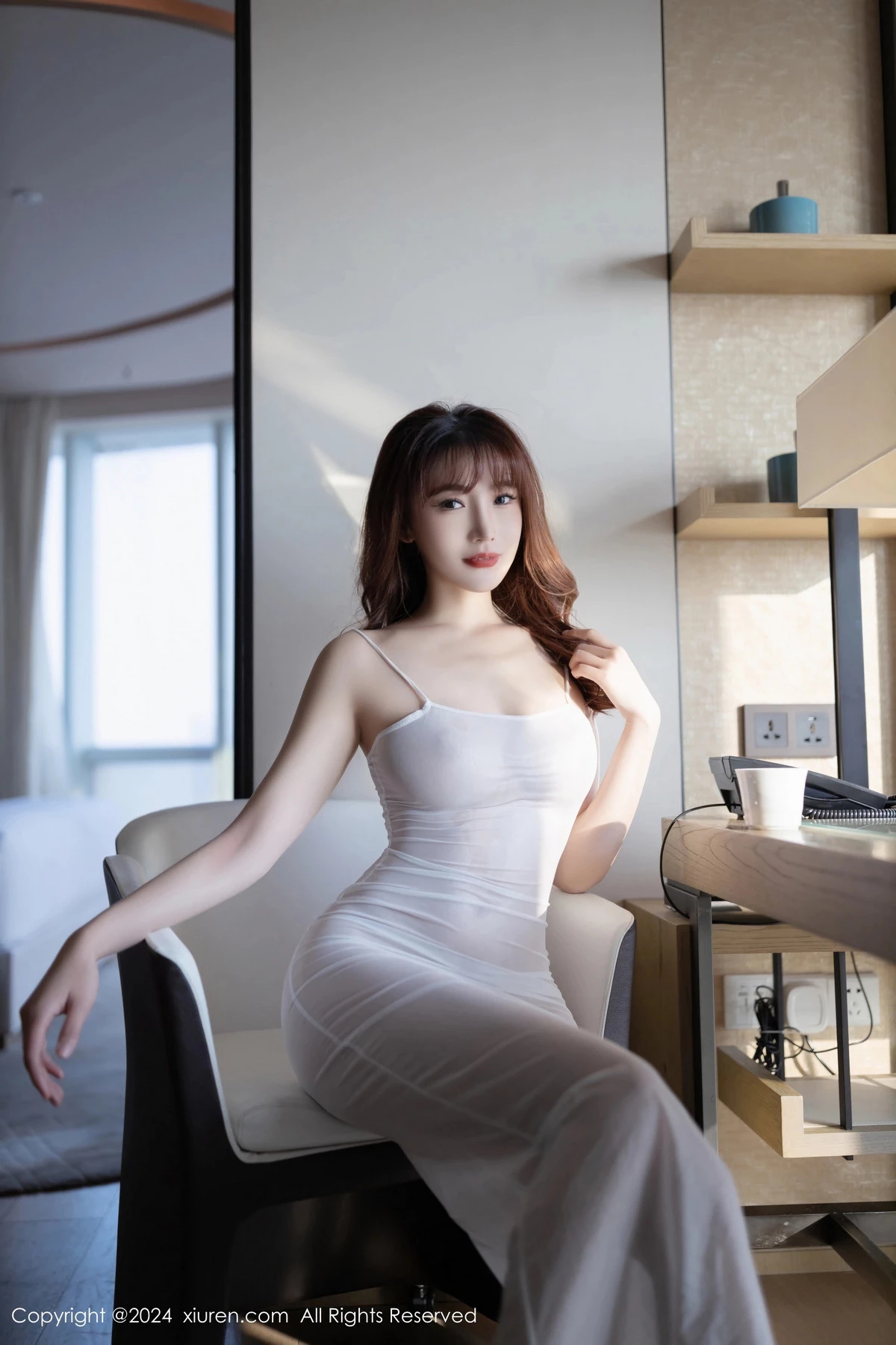 陆萱萱性感白色轻透吊带长裙真空秀惹火身材极致绝美写真 第 10 张