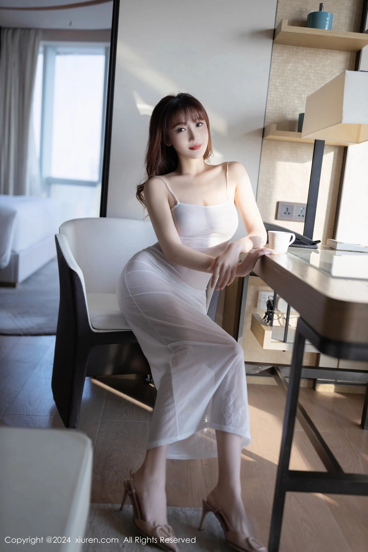 陆萱萱性感白色轻透吊带长裙真空秀惹火身材极致绝美写真 第 11 张