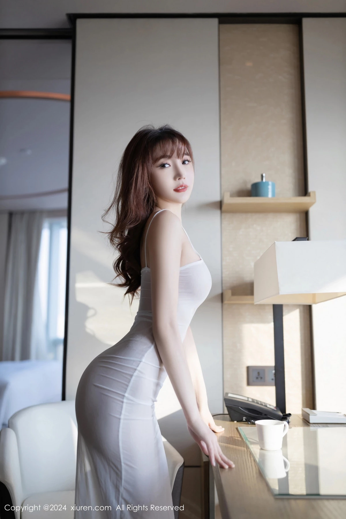 陆萱萱性感白色轻透吊带长裙真空秀惹火身材极致绝美写真 第 12 张