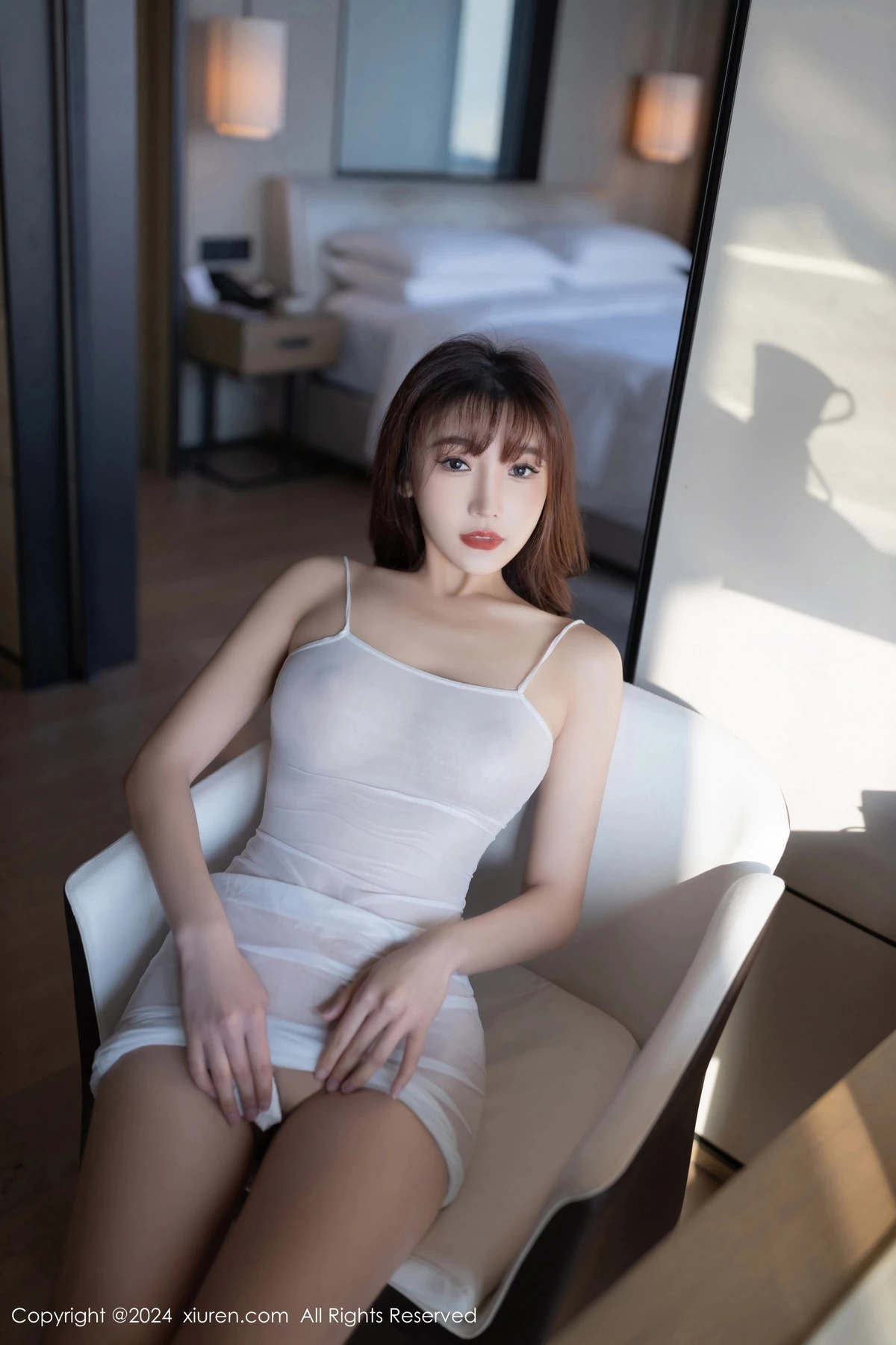 陆萱萱性感白色轻透吊带长裙真空秀惹火身材极致绝美写真 第 17 张
