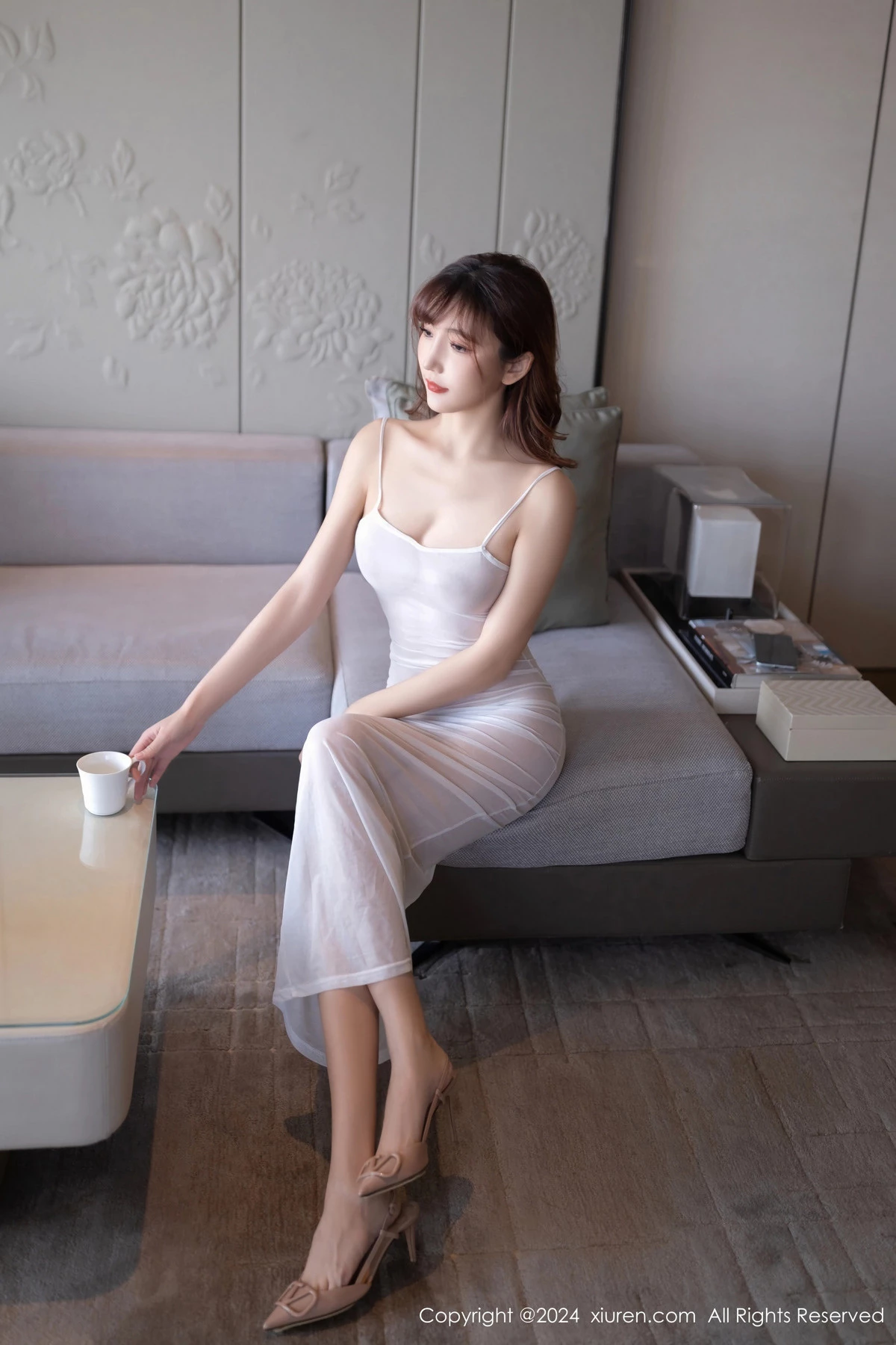 陆萱萱性感白色轻透吊带长裙真空秀惹火身材极致绝美写真 第 26 张