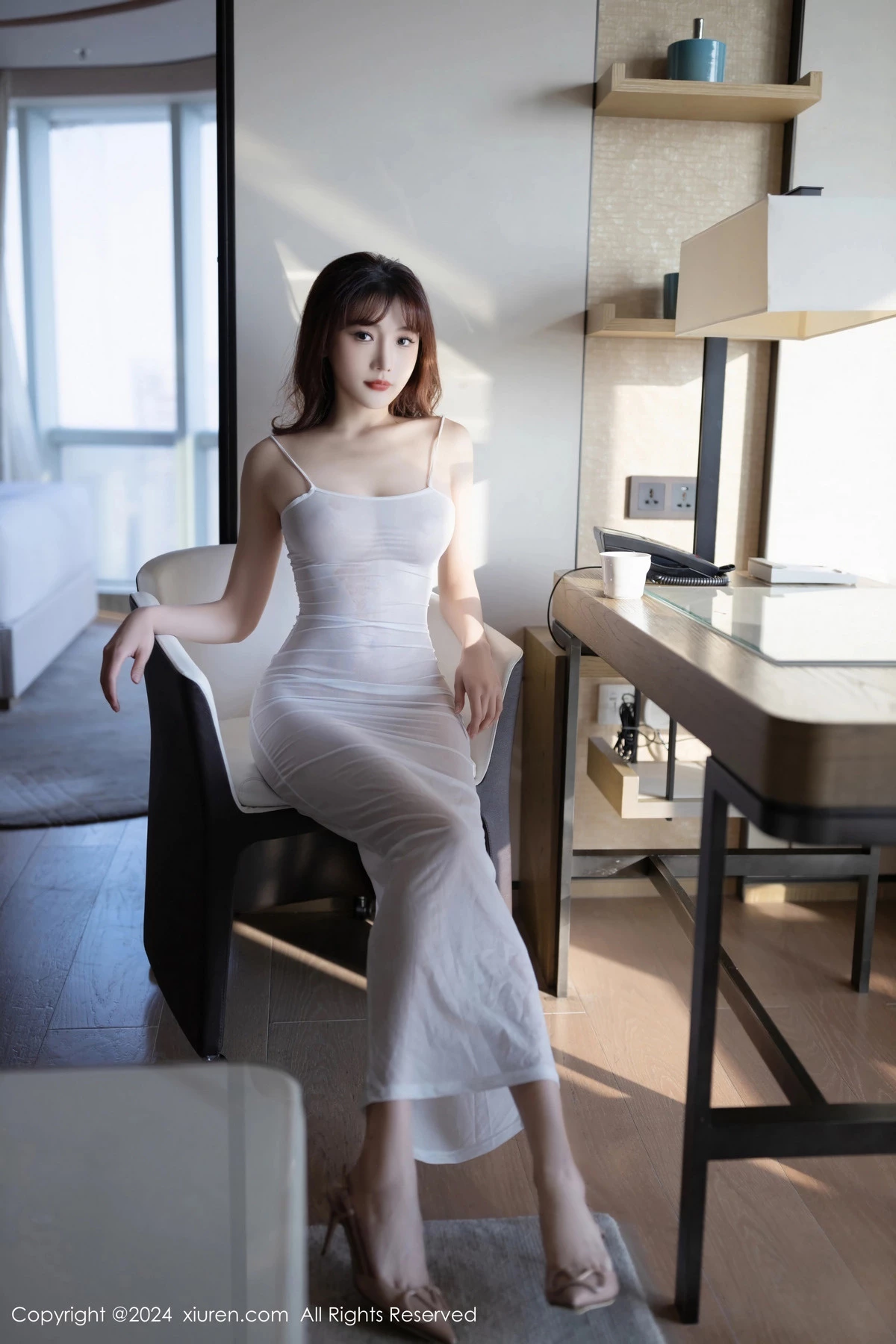陆萱萱性感白色轻透吊带长裙真空秀惹火身材极致绝美写真 第 8 张