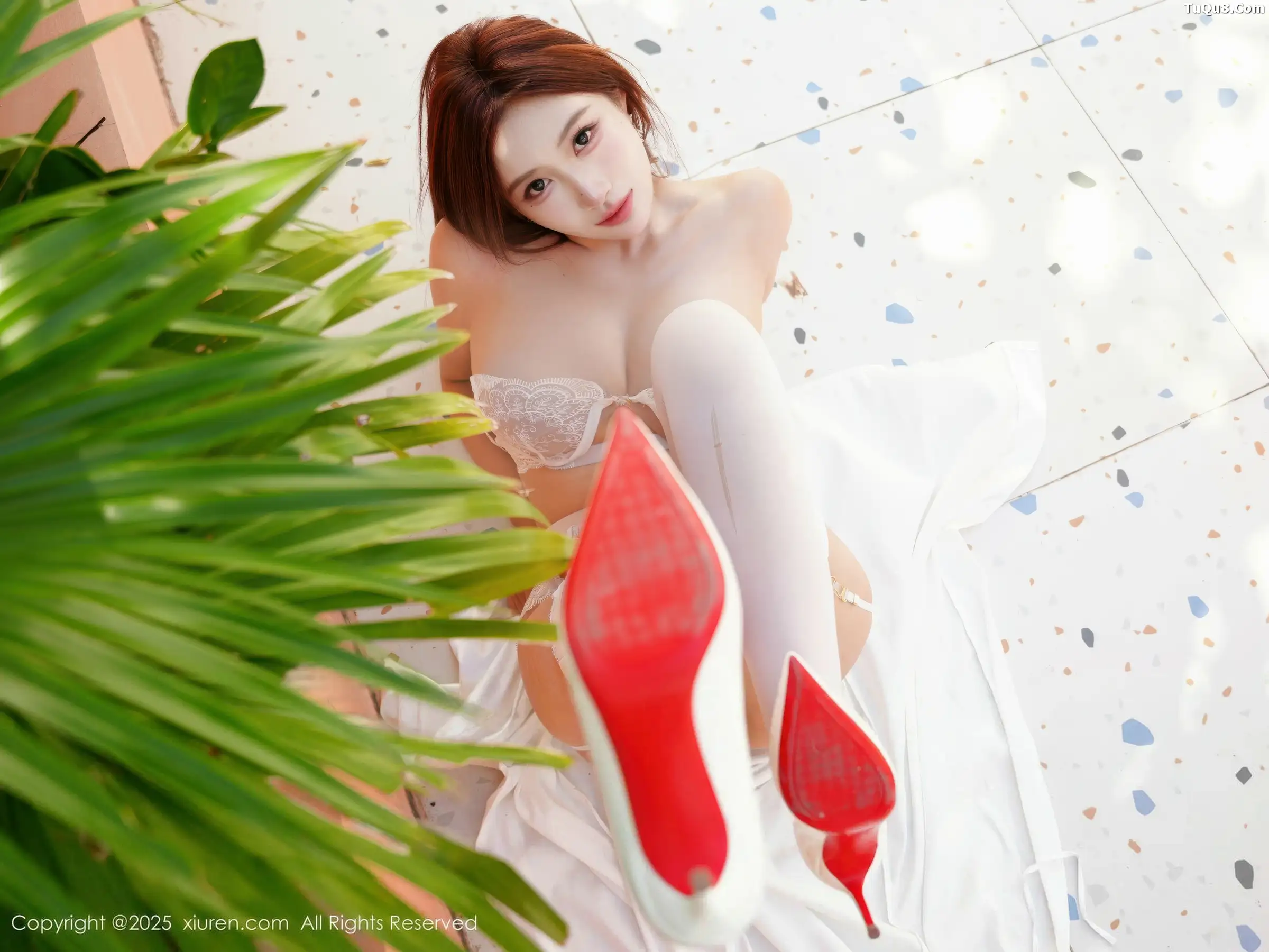 金允希Yuki性感白色情趣内衣配白丝吊袜秀丰腴身材绝美写真 第 70 张