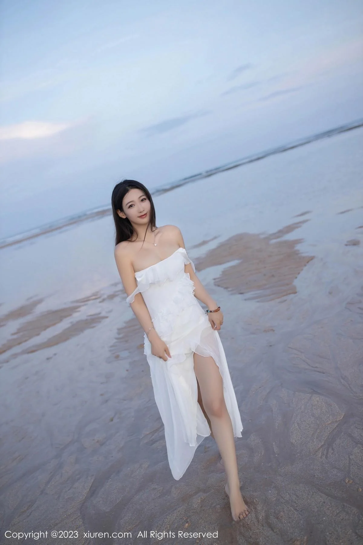 唐安琪白色连衣长裙+性感白色吊带睡裙秀曼妙身姿绝美写真 第 11 张