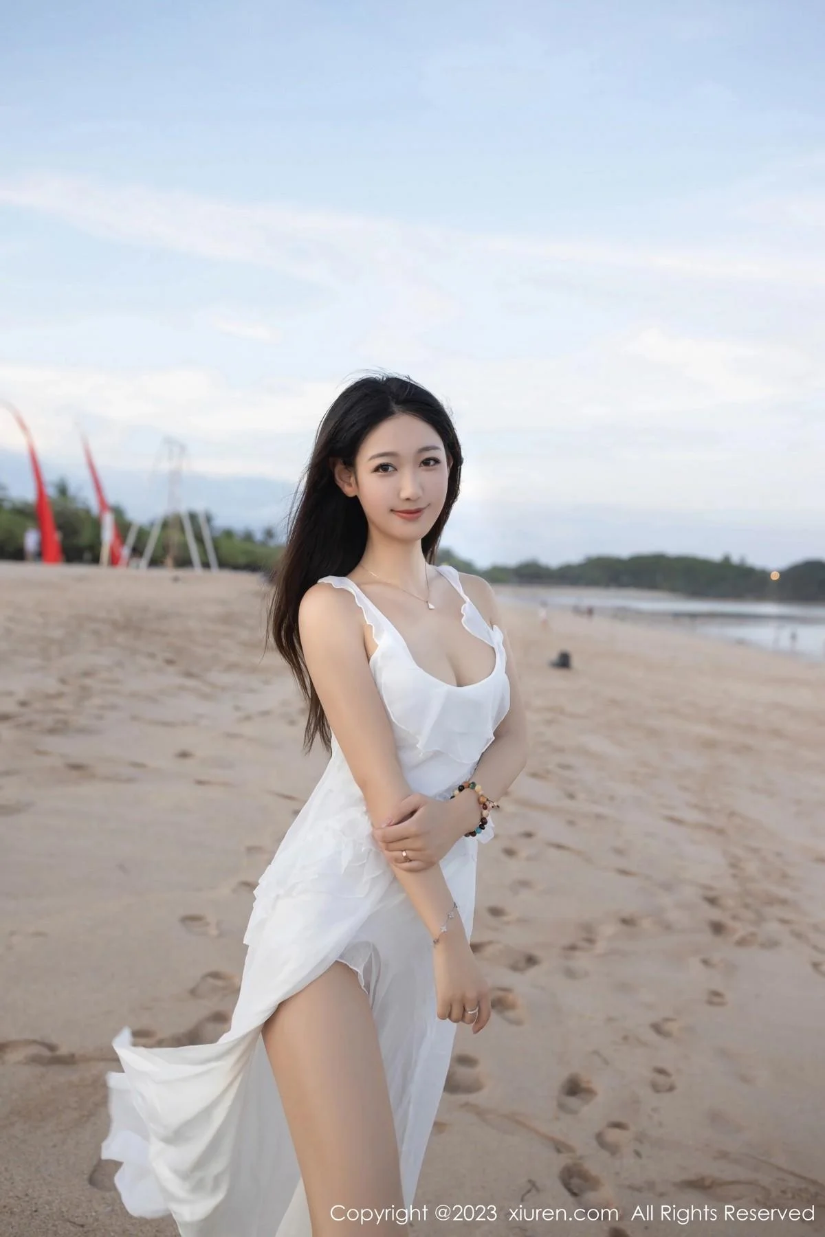 唐安琪白色连衣长裙+性感白色吊带睡裙秀曼妙身姿绝美写真 第 5 张