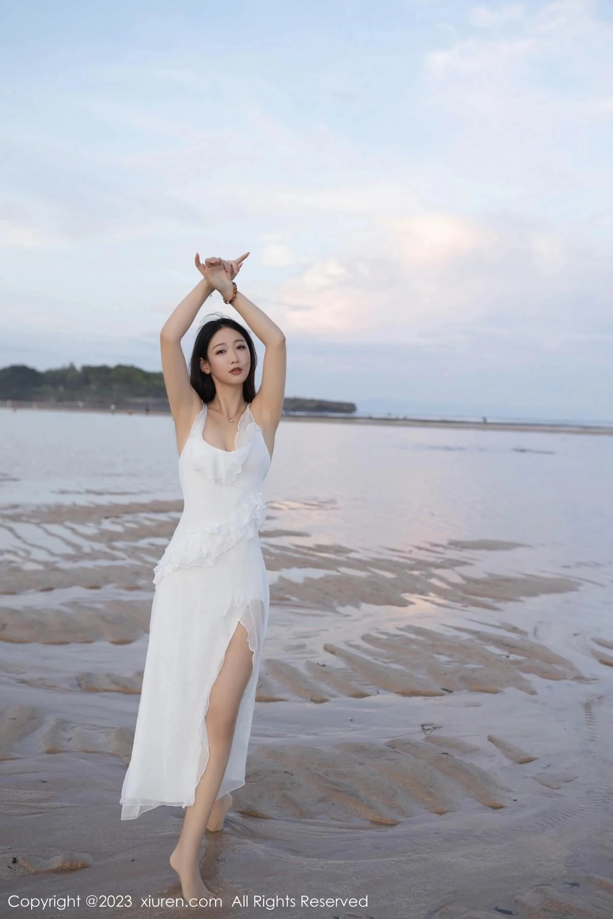 唐安琪白色连衣长裙+性感白色吊带睡裙秀曼妙身姿绝美写真 第 6 张