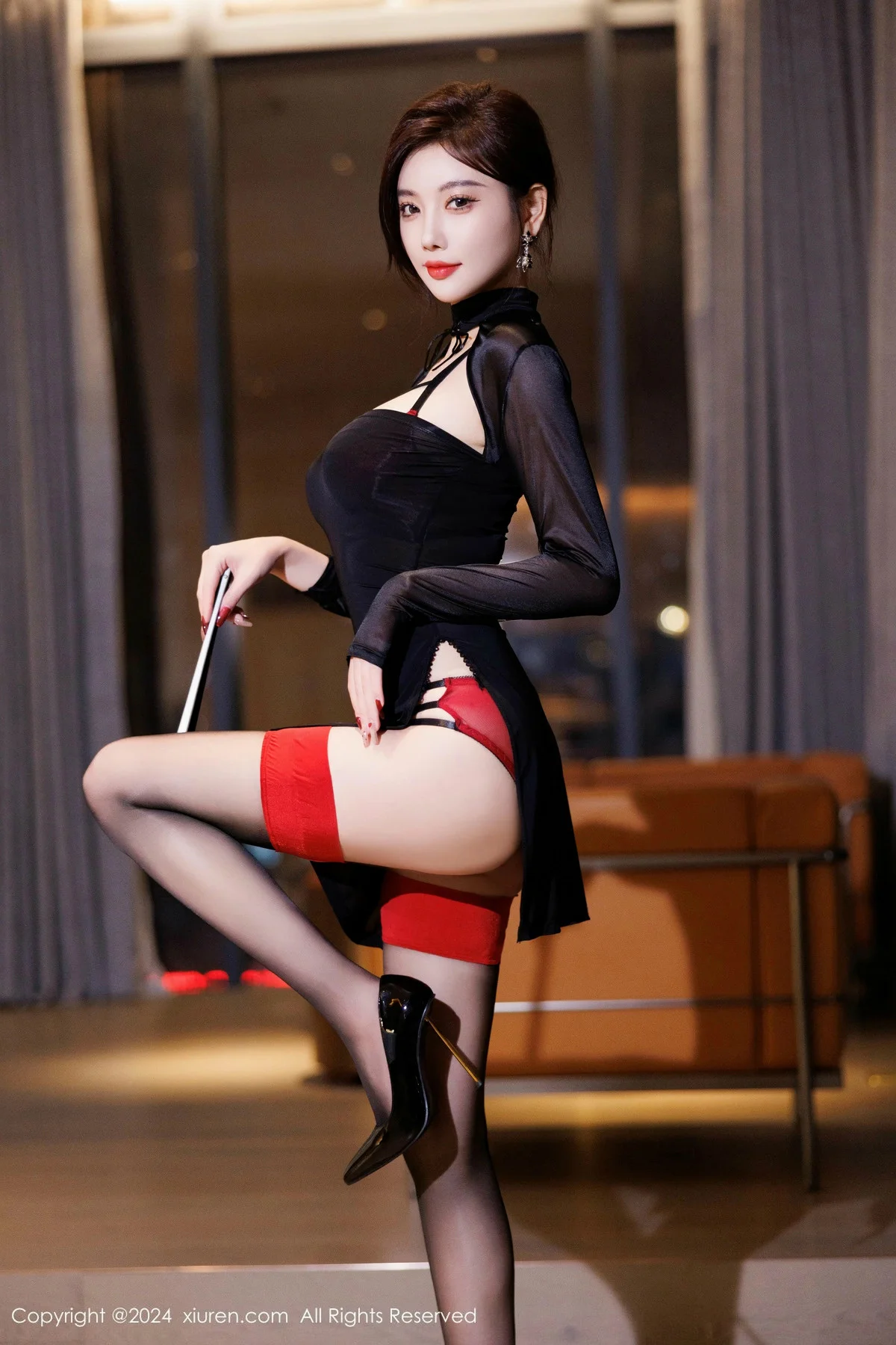 杨晨晨Yome性感黑色服饰露红色内衣配黑丝袜秀美腿绝美写真 第 10 张